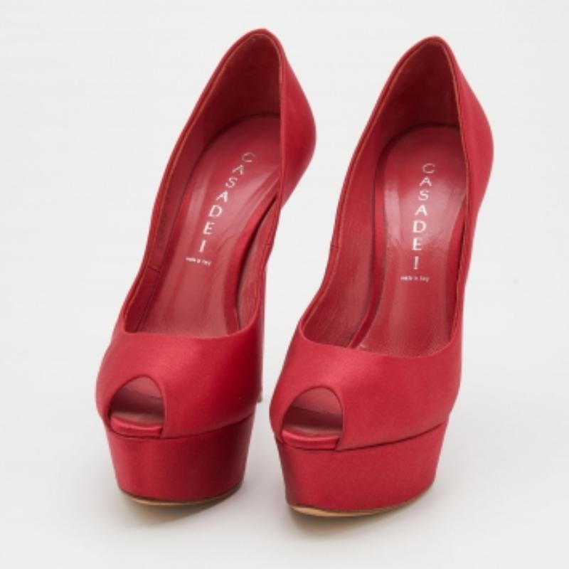 A vision of beauty, this pair of Casadei pumps is the epitome of feminine style and luxury. It is created from satin into a peep-toe silhouette with its 14cm heels and platforms to lend you the perfect height.