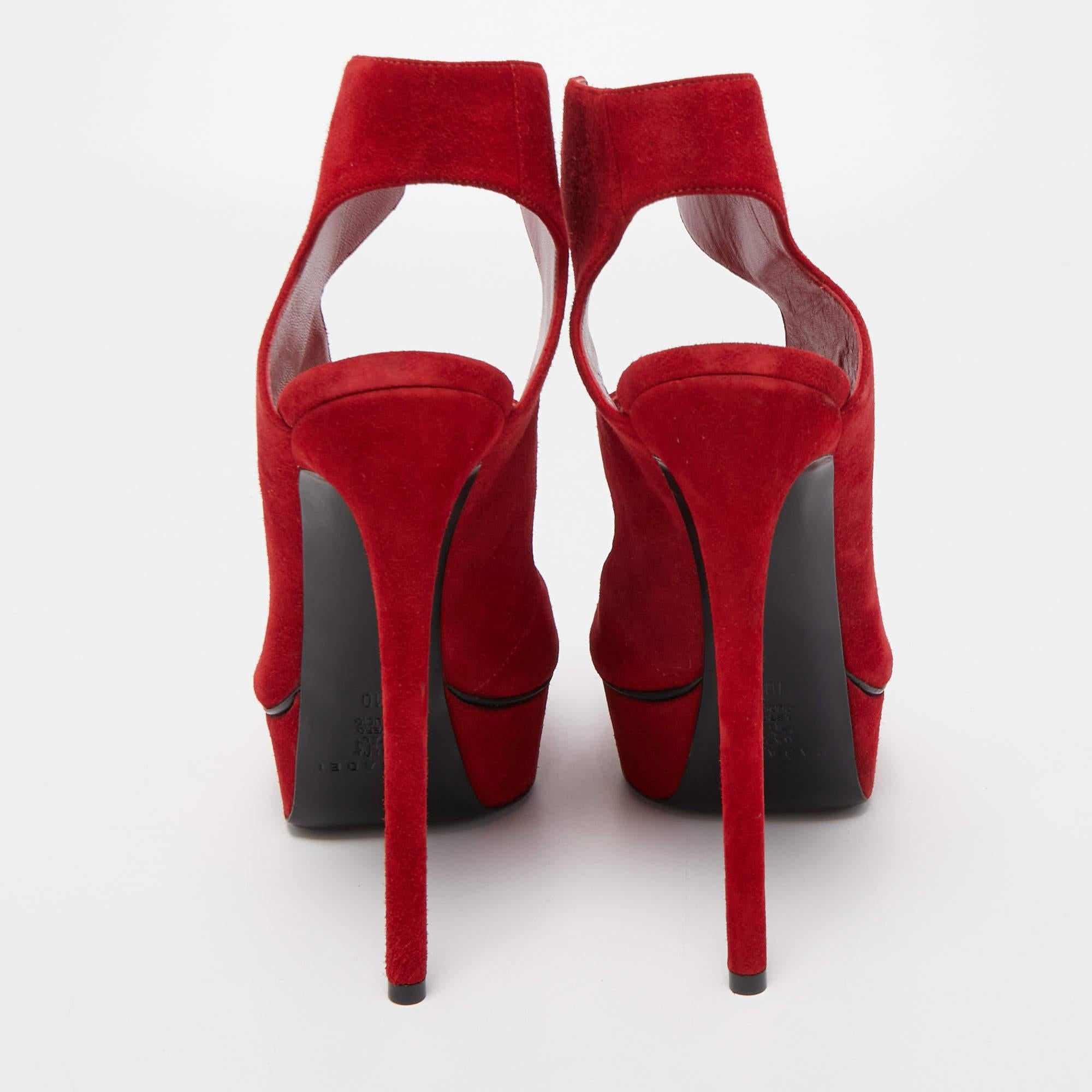 Casadei Sandales peep toes en daim rouge avec boucle Taille 40 Pour femmes en vente