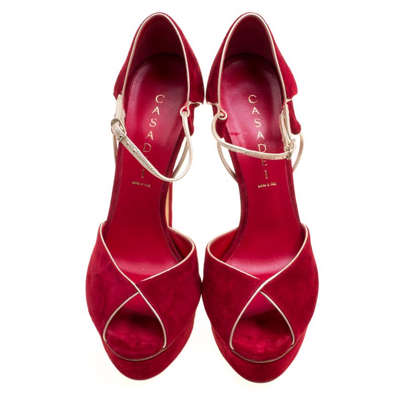 Resplendent and ravishing, these red sandals from Casadei will take your breath away. Crafted from suede, these sandals feature a peep-toe silhouette and flaunt buckled ankle straps.They come equipped with comfortable leather lined insoles and a