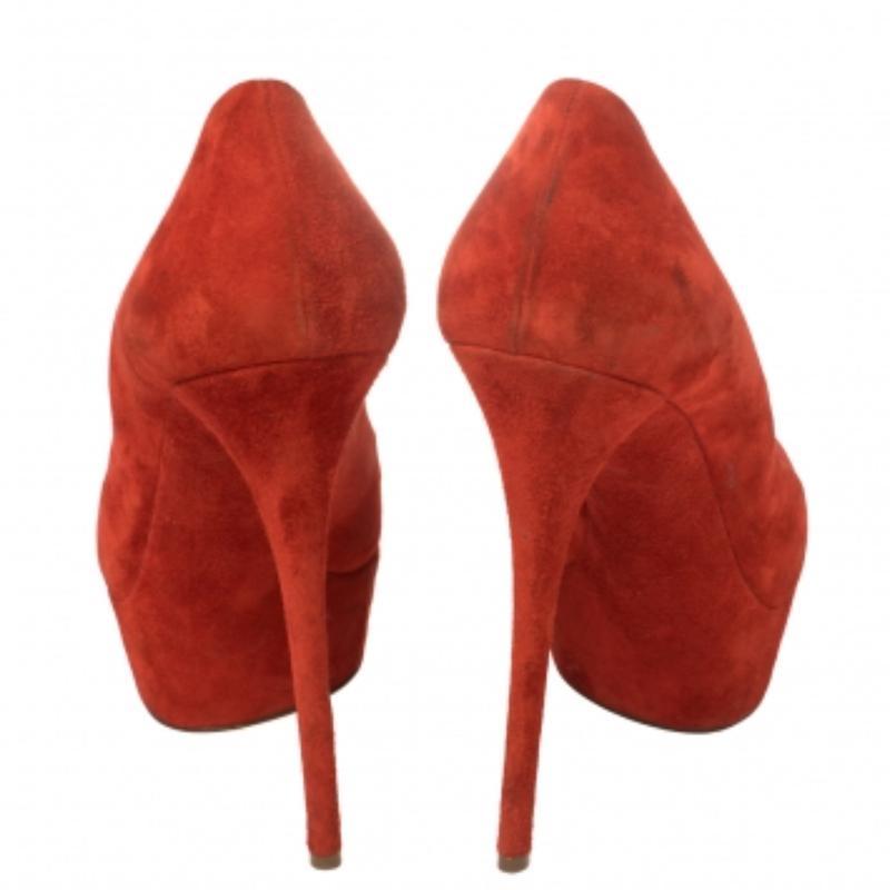 Casadei Red Suede Platform Pumps Size 40 In Good Condition For Sale In Dubai, Al Qouz 2
