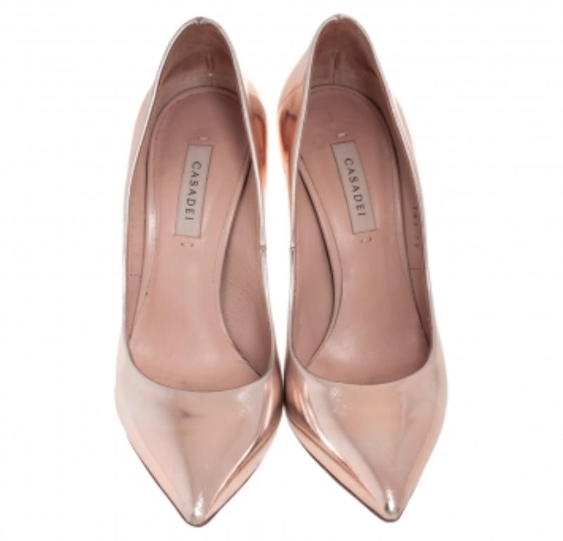 Casadei Rose Gold Leather Blade Pointed Toe Pumps  Size 36 In Fair Condition For Sale In Dubai, Al Qouz 2