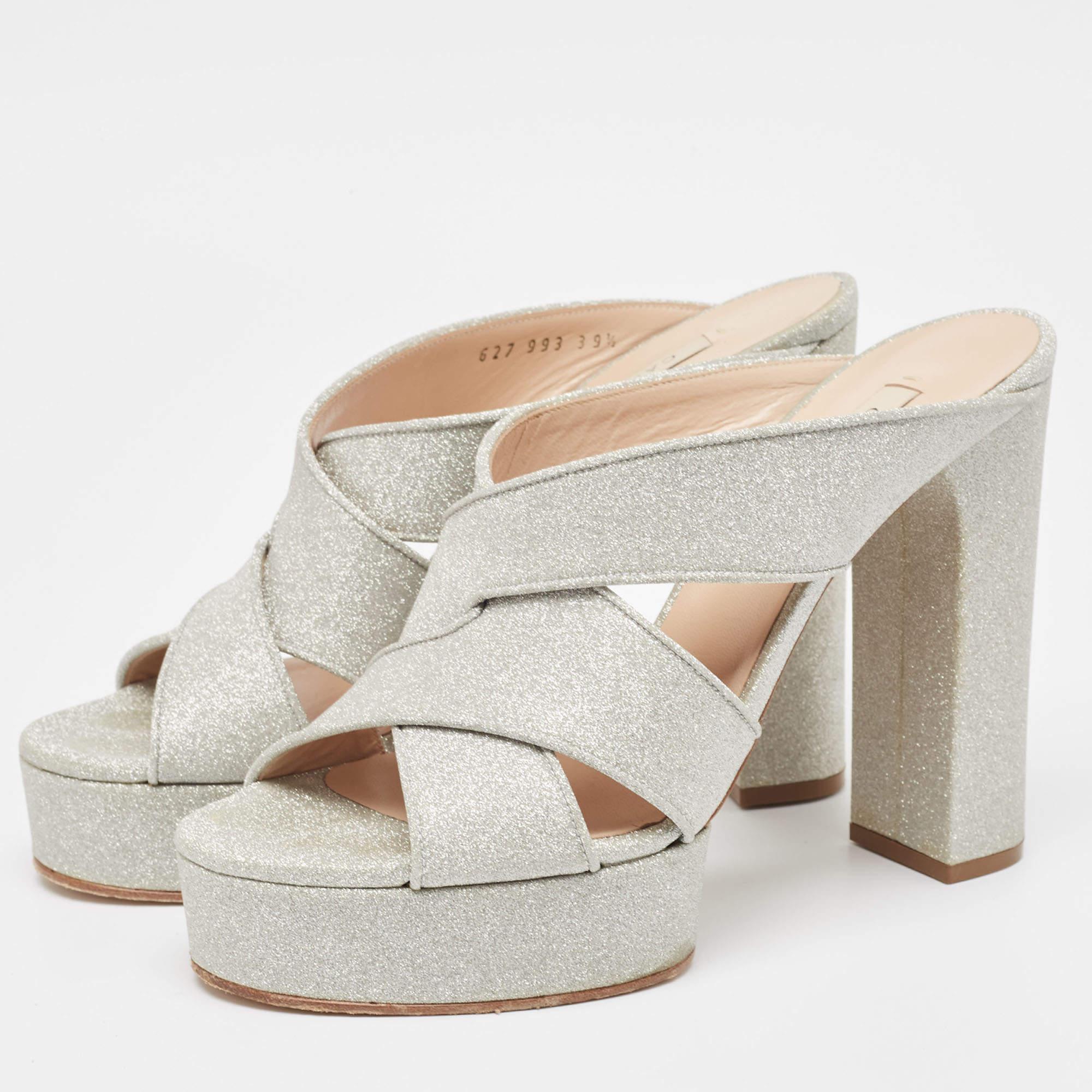 Casadei brings you the perfect pair of sandals to celebrate the season in. Crafted from glitter leather, these sandals are comfortable and easy to flaunt. 