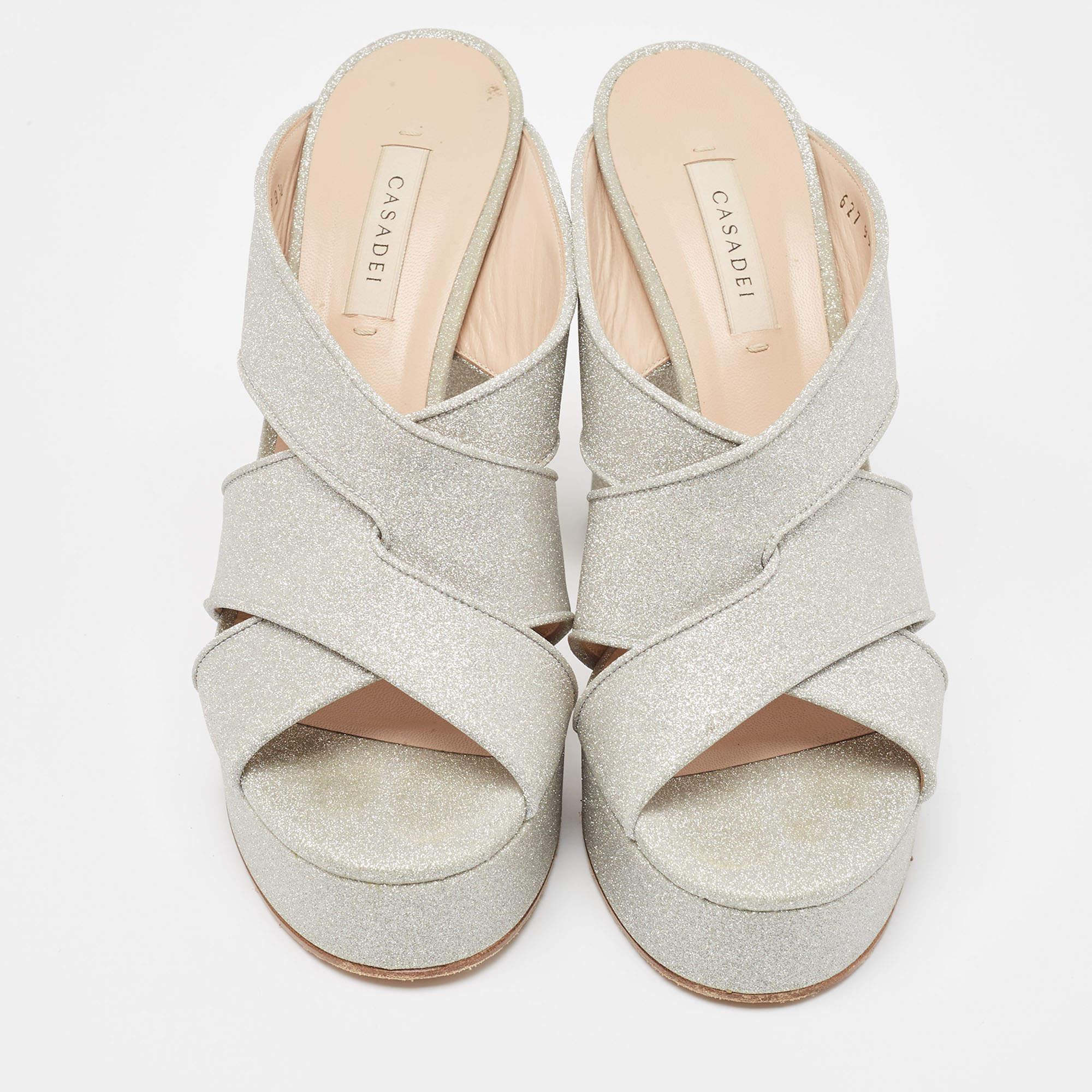 Casadei Silver Glitter Leather Slide Sandals Size 39.5 In Fair Condition For Sale In Dubai, Al Qouz 2
