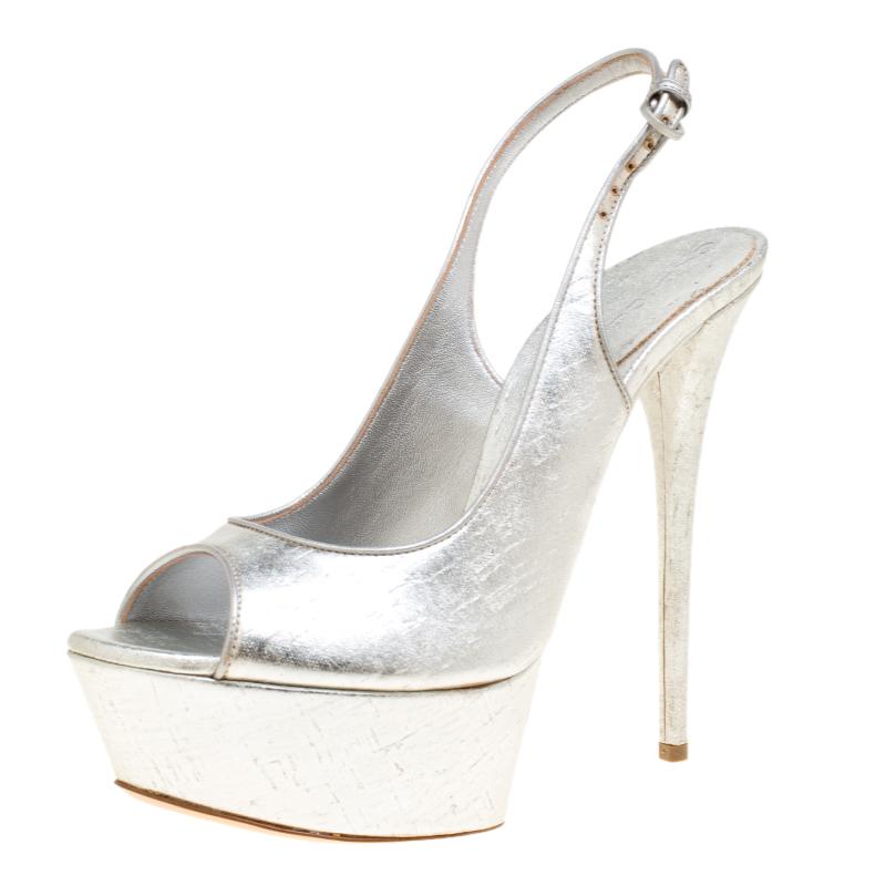 It's time to amaze onlookers and set the stage on fire with these glamorous Pellame sandals from Casadei. Shimmering in silver, they are crafted from leather and feature a peep toe silhouette. They flaunt buckled slingbacks, comfortable leather