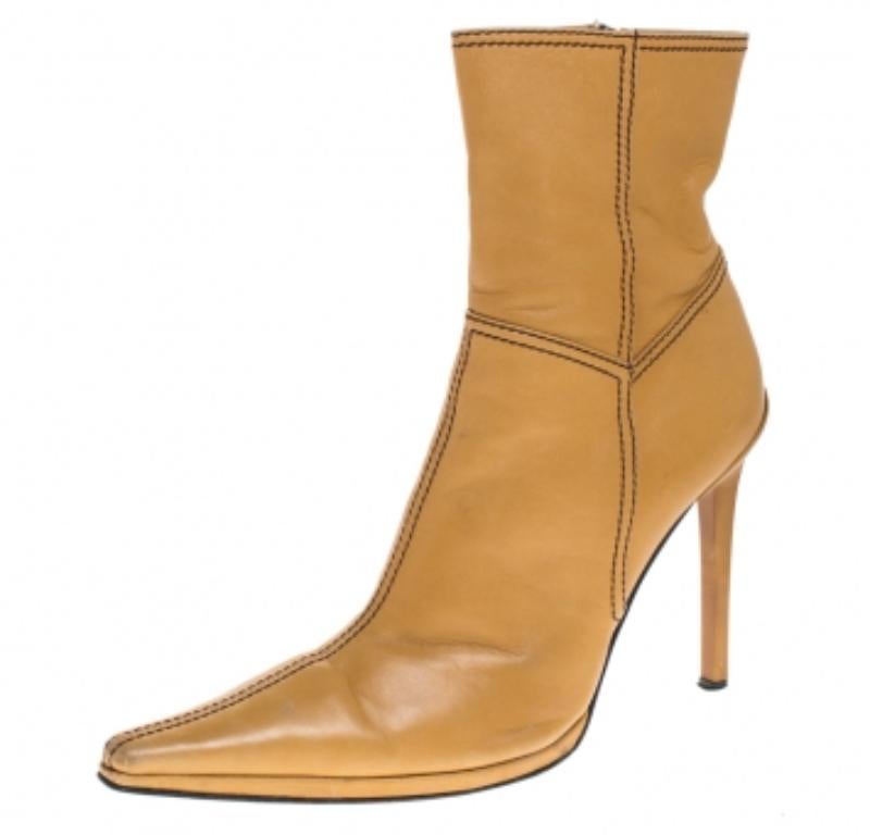 Casadei - Bottines à bout pointu en cuir brun clair, taille 37,5 en vente 1