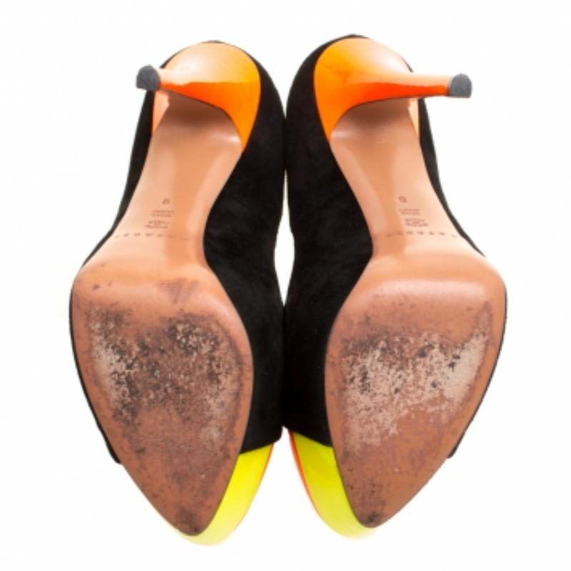 Casadei Tricolor Wildleder und Lackleder Cap Toe Plateau Pumps Größe 39 im Zustand „Gut“ im Angebot in Dubai, Al Qouz 2