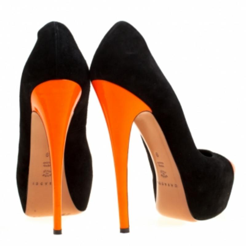 Casadei Tricolor Wildleder und Lackleder Cap Toe Plateau Pumps Größe 39 Damen im Angebot