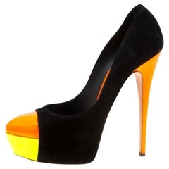 Bombas de plataforma con puntera de charol y ante tricolor Casadei talla 39