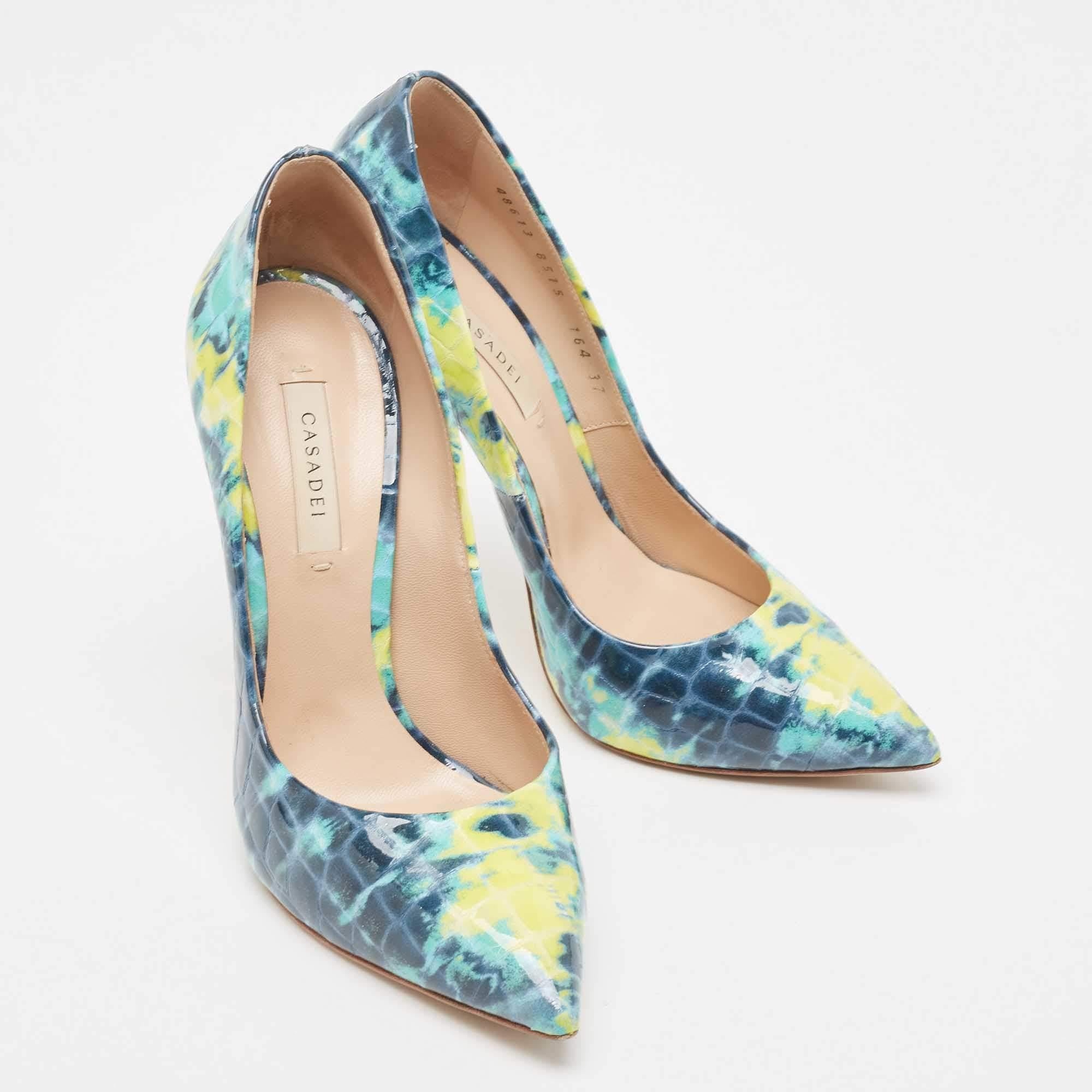 Casadei Tricolor Textured Patent Leather Blade Pumps Size 37 In Good Condition For Sale In Dubai, Al Qouz 2