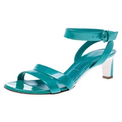 Casadei - Sandales à talons courts en cuir verni turquoise avec brides croisées et bouts ouverts, taille 36