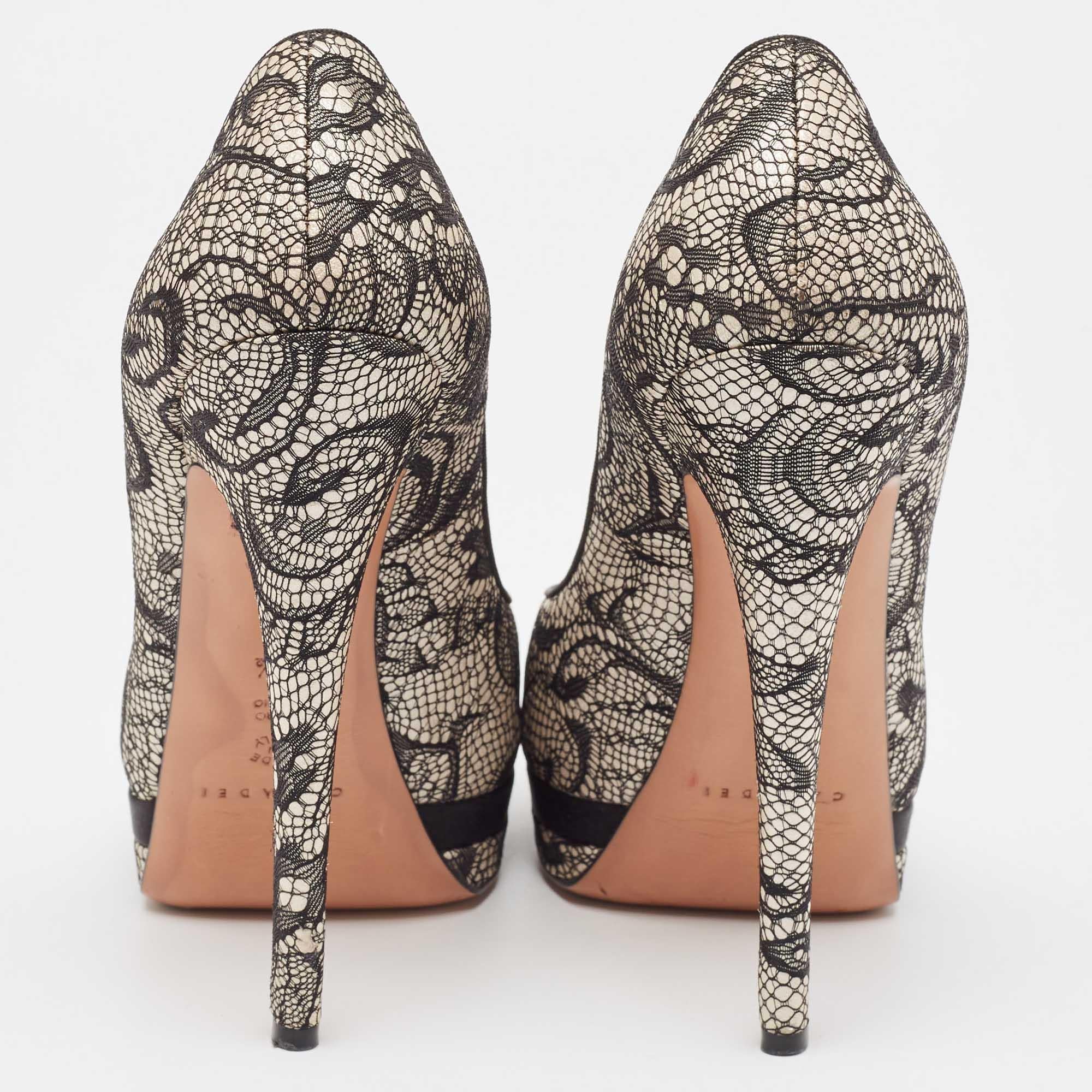 Donna Casadei, due tonalità di raso e pizzo, Peep Toe Platform Pumps, misura 38,5 in vendita