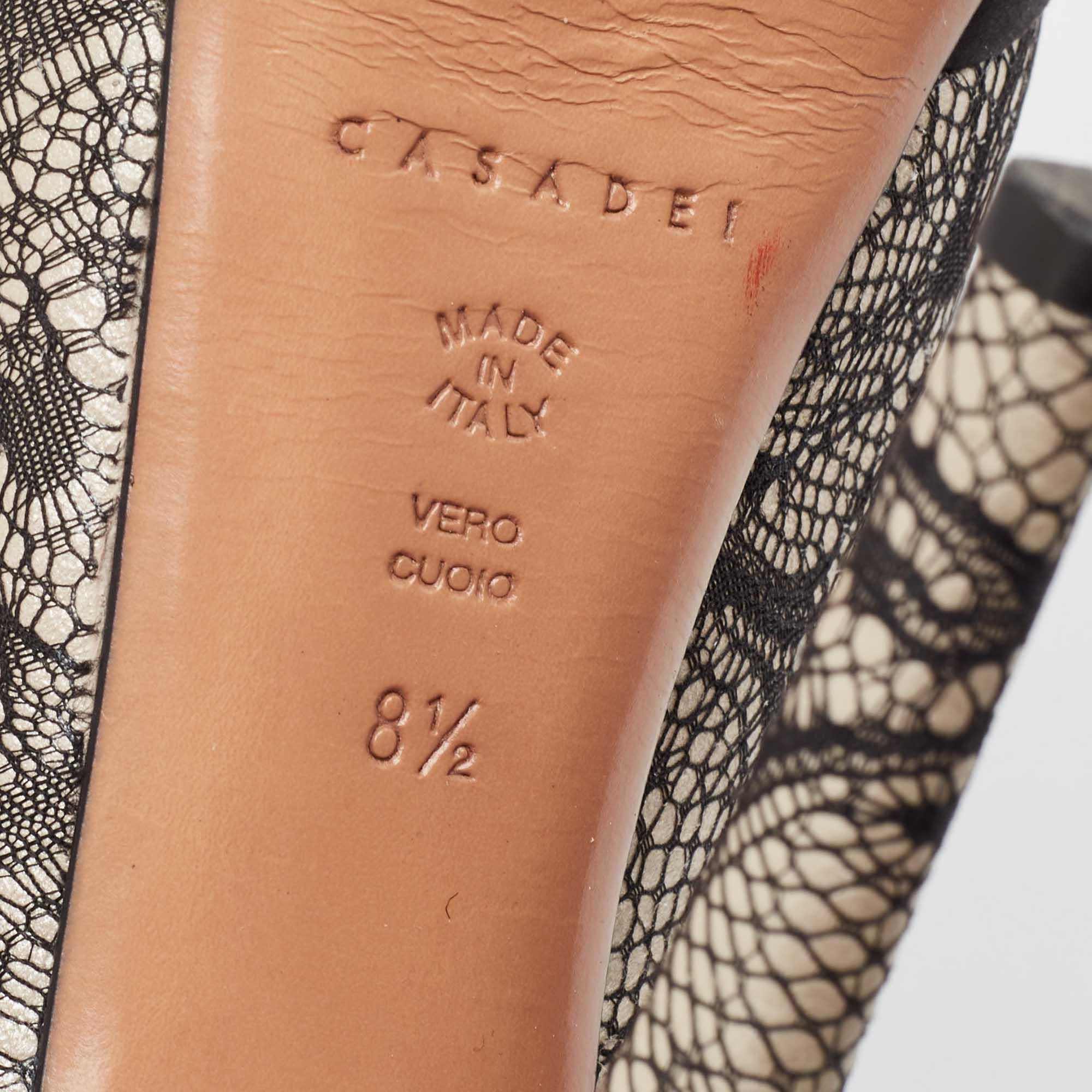 Casadei, due tonalità di raso e pizzo, Peep Toe Platform Pumps, misura 38,5 in vendita 2