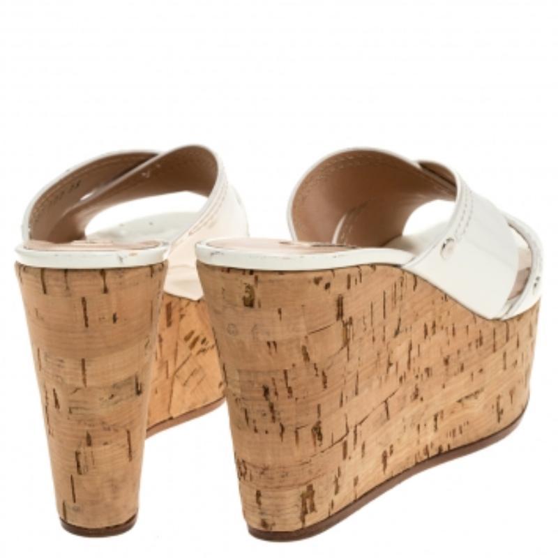 De las mujeres Casadei Sandalias de cuña de corcho de charol cruzadas blancas talla 35 en venta