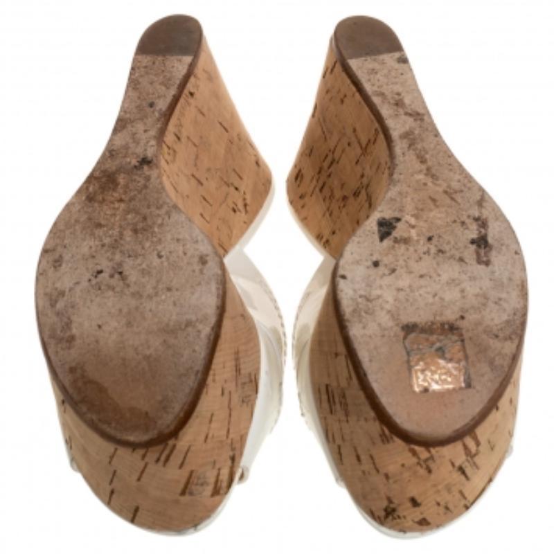 Casadei Sandalias de cuña de corcho de charol cruzadas blancas talla 35 en venta 1