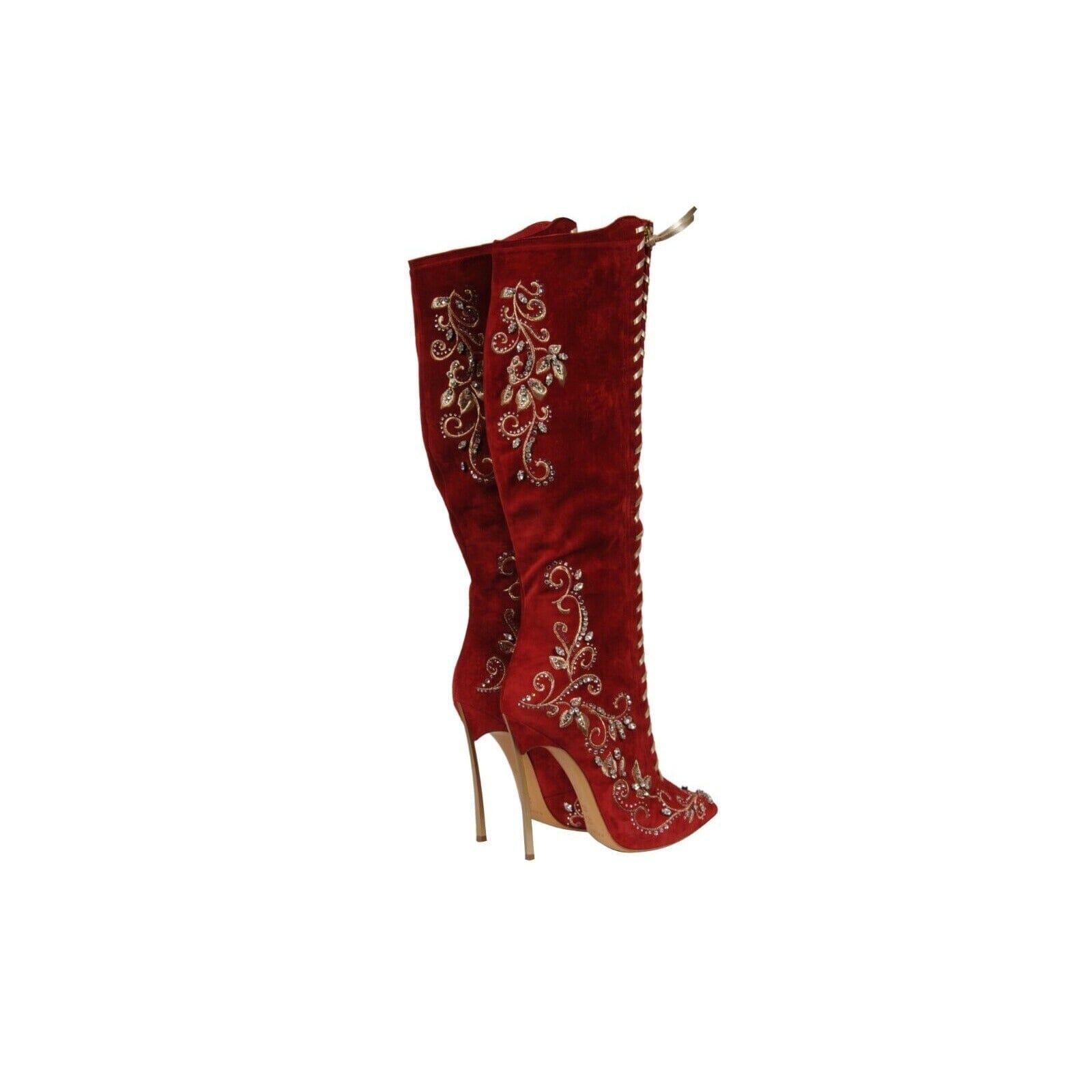 Casadei Bottes montantes au genou ornées de cristaux taille US 7 B en daim rouge avec fermeture éclair 130 en vente 6