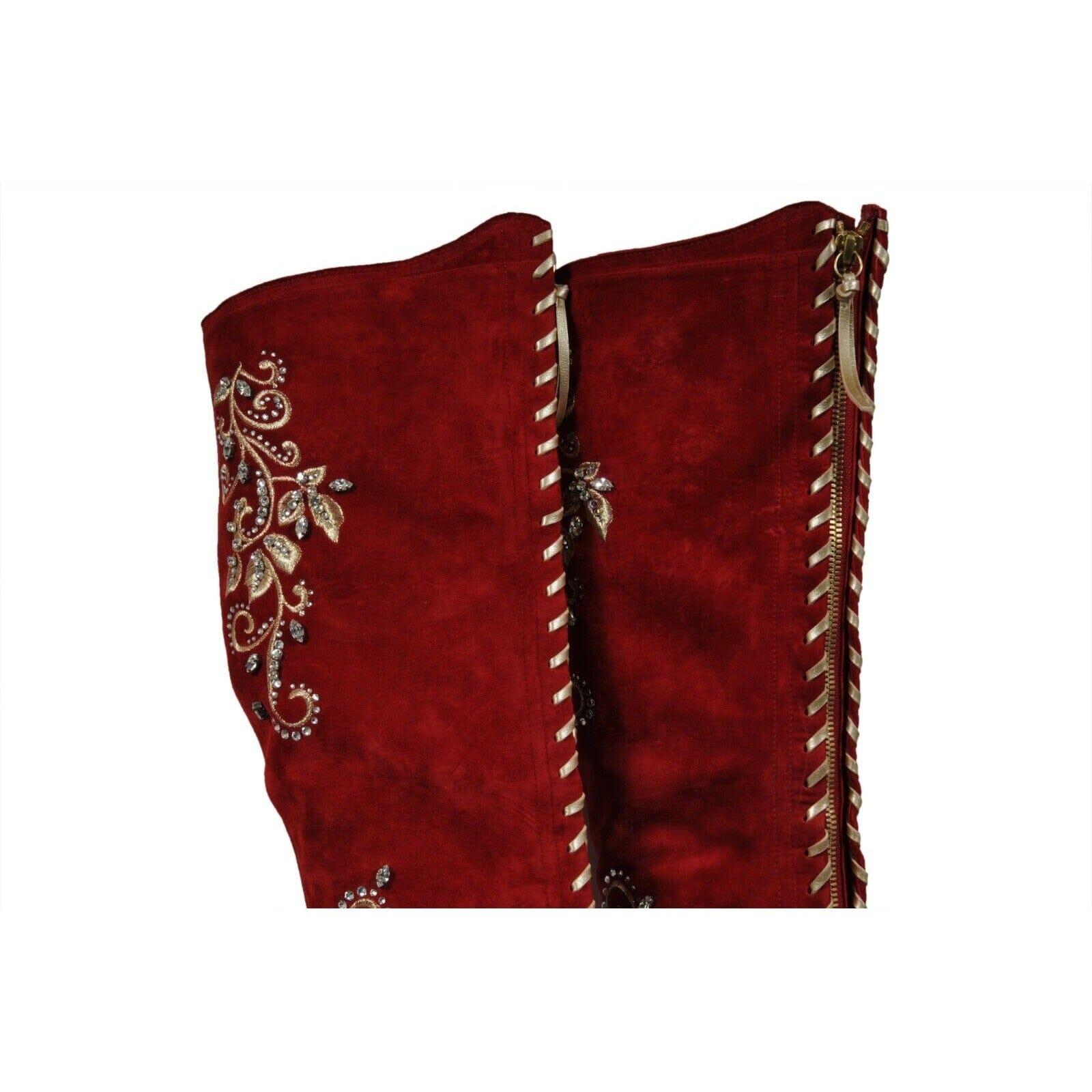 Casadei Bottes montantes au genou ornées de cristaux taille US 7 B en daim rouge avec fermeture éclair 130 en vente 9