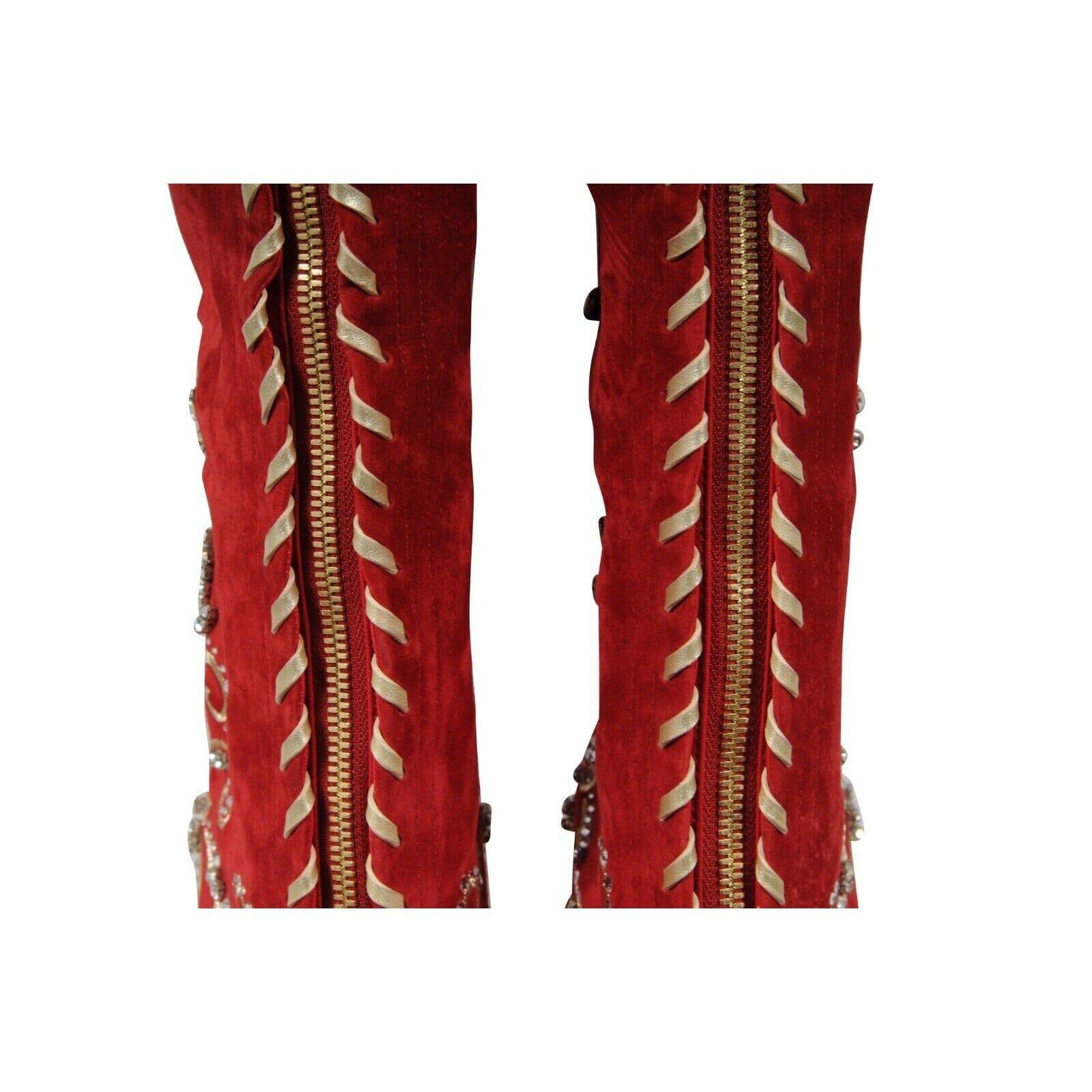 Casadei Bottes montantes au genou ornées de cristaux taille US 7 B en daim rouge avec fermeture éclair 130 en vente 12