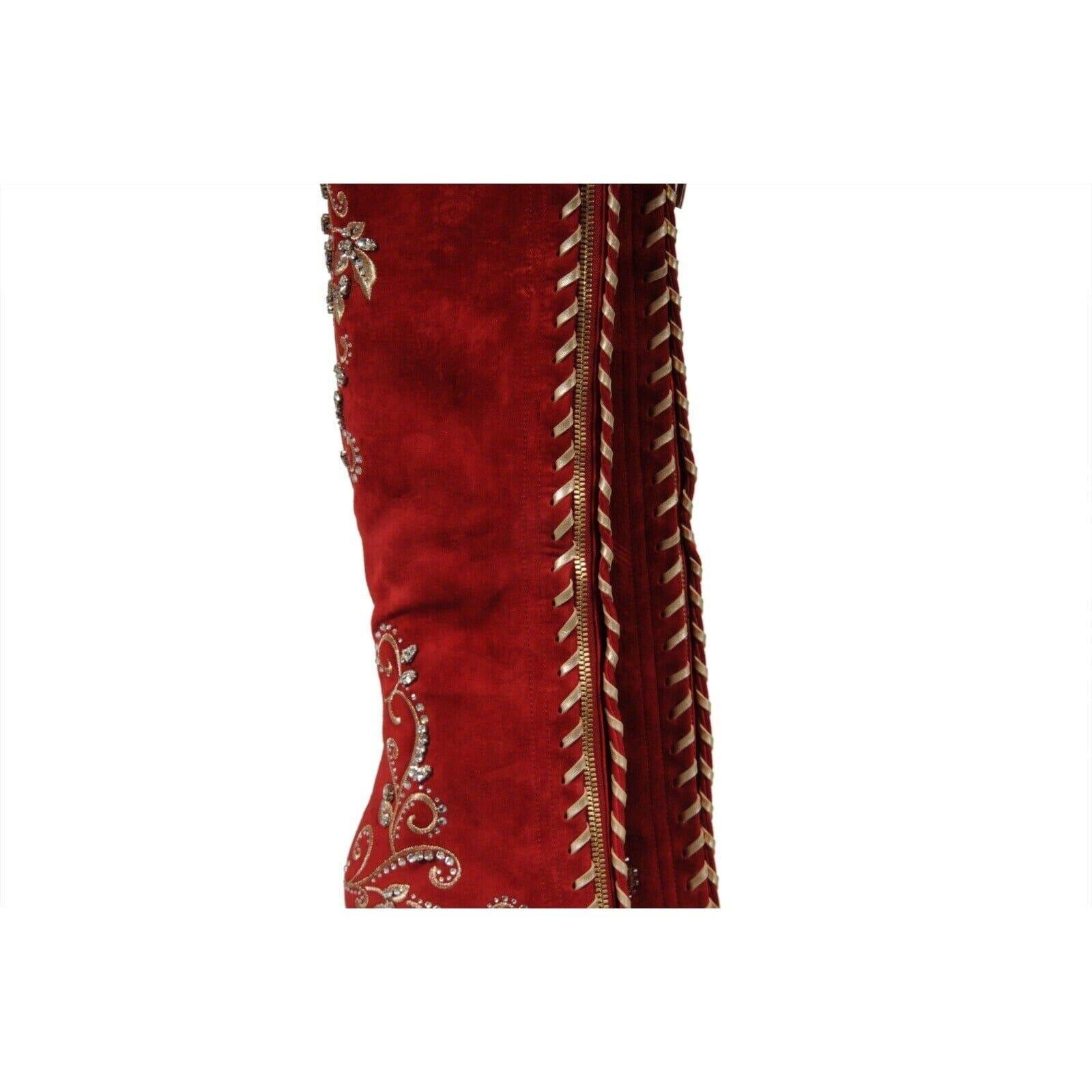 Casadei Bottes montantes au genou ornées de cristaux taille US 7 B en daim rouge avec fermeture éclair 130 Pour femmes en vente