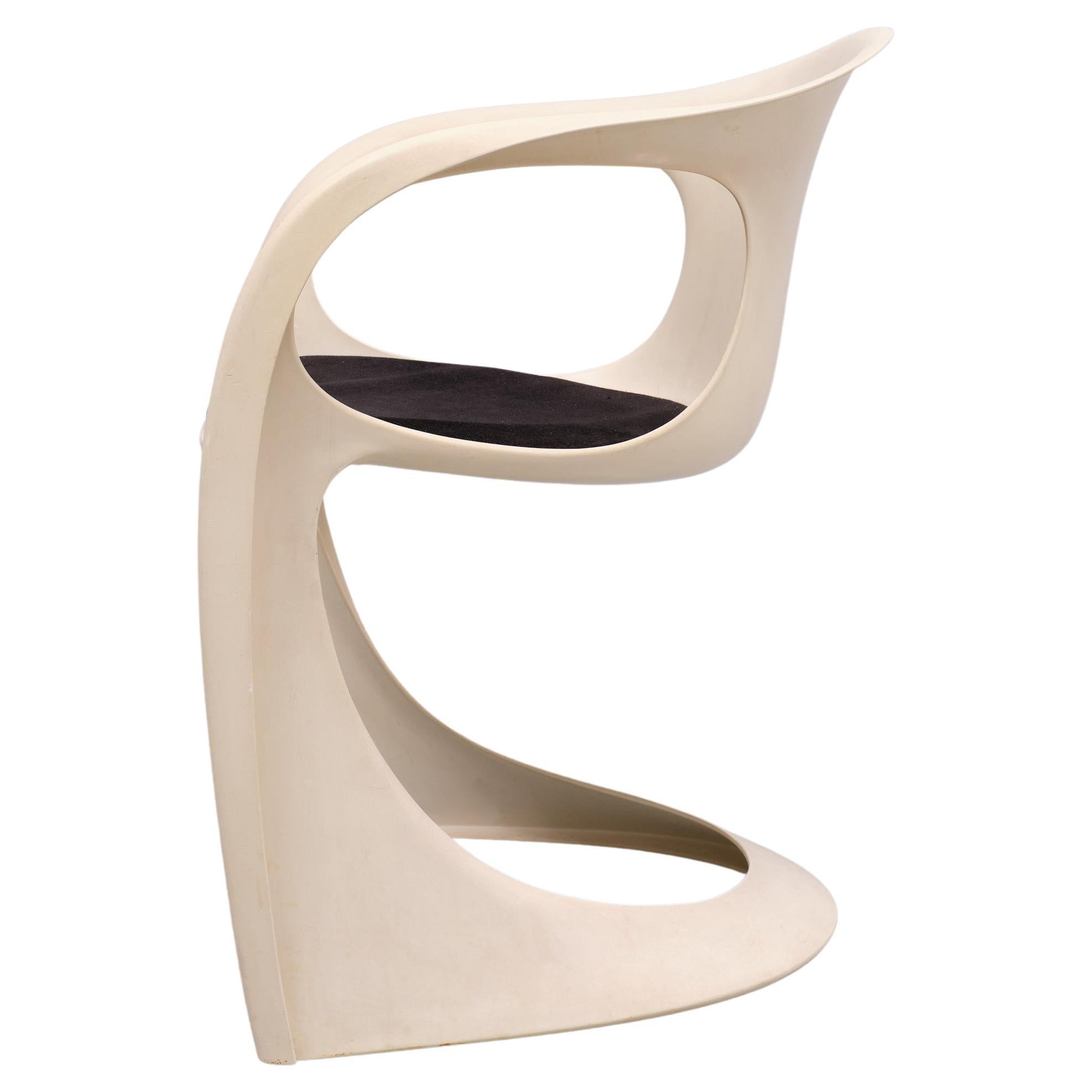  Casalino Fiberglas  Stuhl von Alexander Begge für Casala, 1974.
Dieser Vintage-Sessel, Modell 2007-2008, wurde von Alexander Begge entworfen und um 1974 von Casala hergestellt. Er ist aus Kunststoff gefertigt und mit schwarzem Hopsack gepolstert. 

