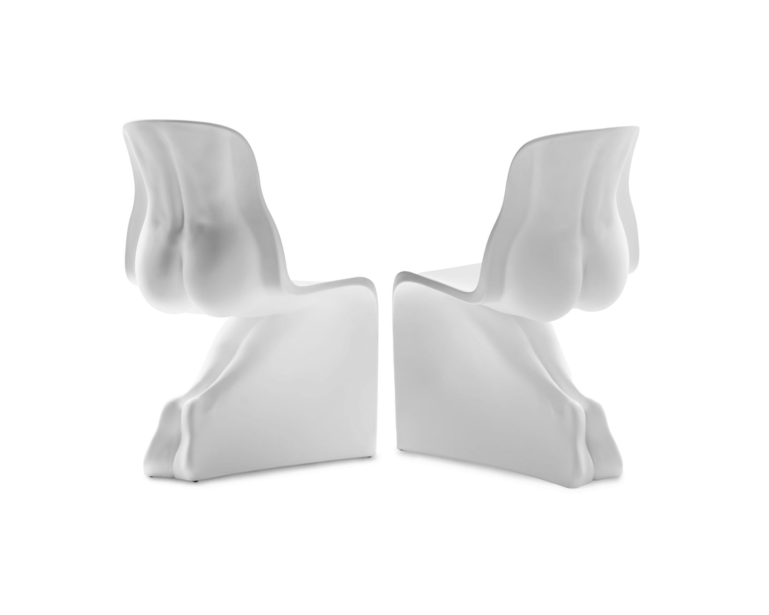 Casamania HIM&HER, Set aus zwei matten Stühlen in Weiß von Fabio Novembre (Kunststoff) im Angebot