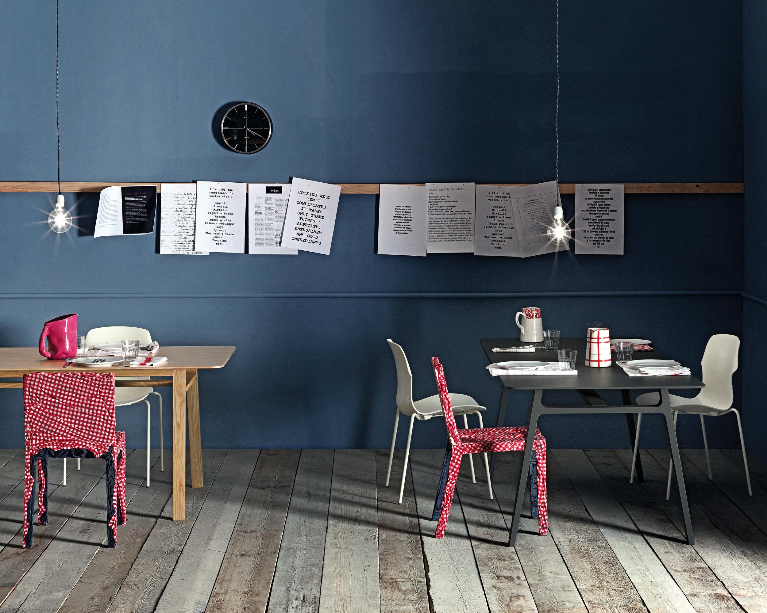 The race towards the future and the desire to keep the past alive coexist in Rememberme. A collection (chair, bistrot table, and coffee table) that gives new life to clothes which are unconscious memory capsules. Rememberme is made by jeans and