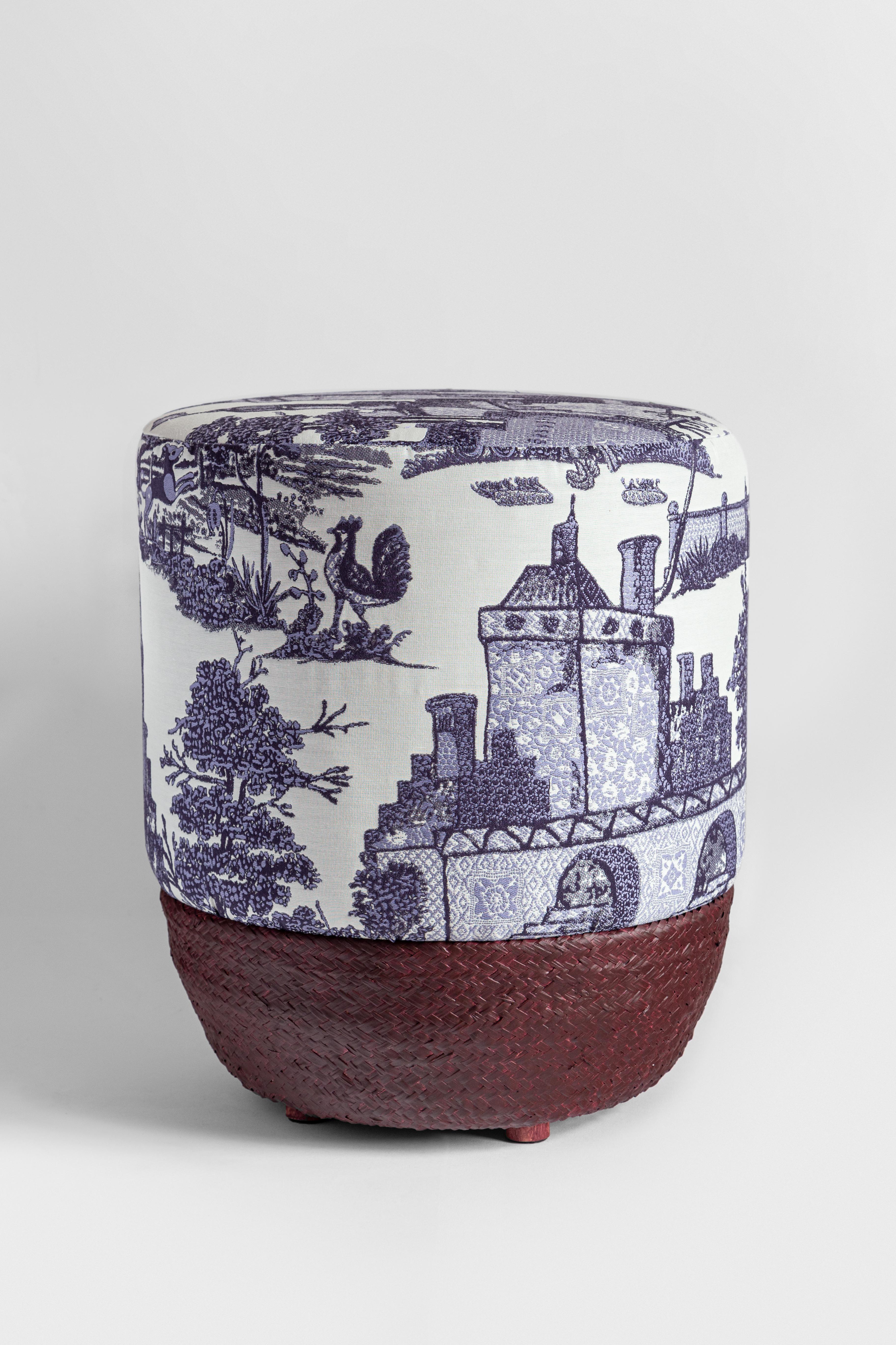 This pouf with blue and white tones is characterized by rich decorations, inspired by the decor typical of eighteenth-century Dutch porcelains. The minute details portray an array of simple, daily life situations. Many different textures and