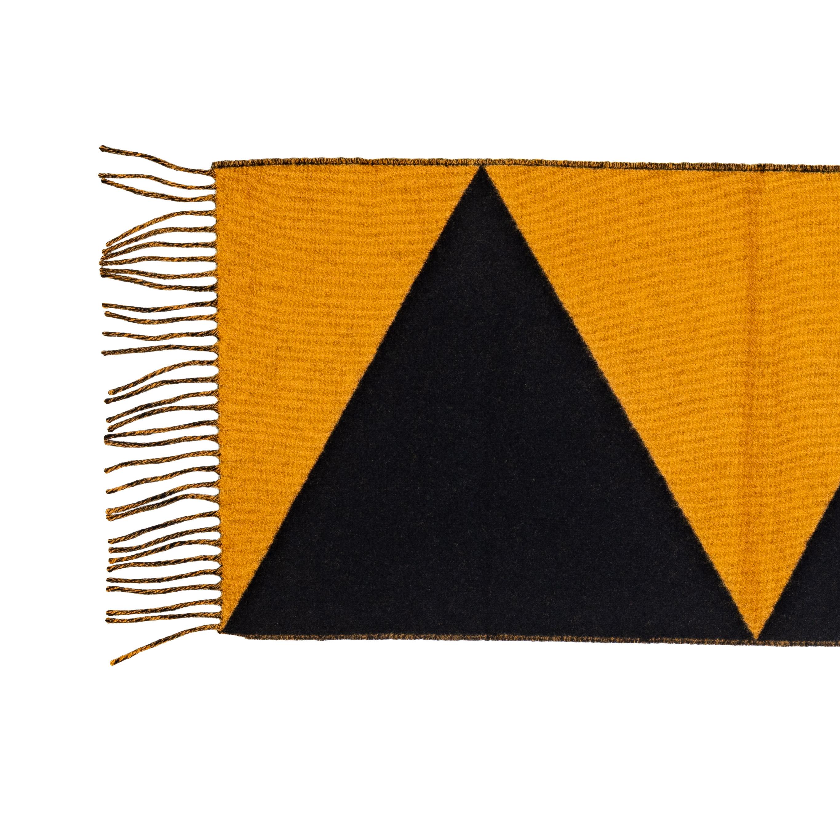 Casaque Zig Zag Schalldämpfer Schal - 155x31cm - Saumon Noire - Neu (Orange) im Angebot