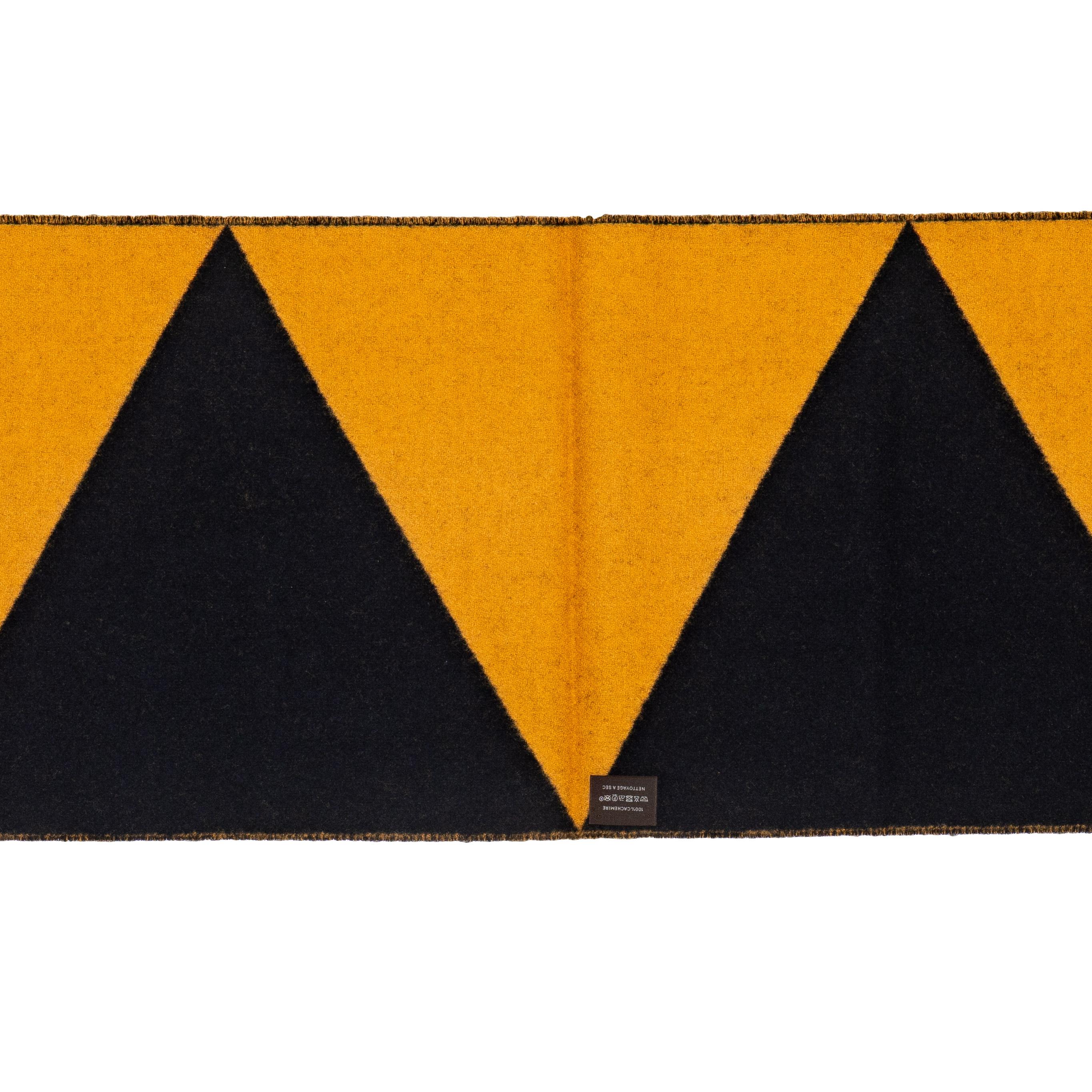 Casaque Zig Zag Schalldämpfer Schal - 155x31cm - Saumon Noire - Neu im Zustand „Neu“ im Angebot in Ottawa, CA