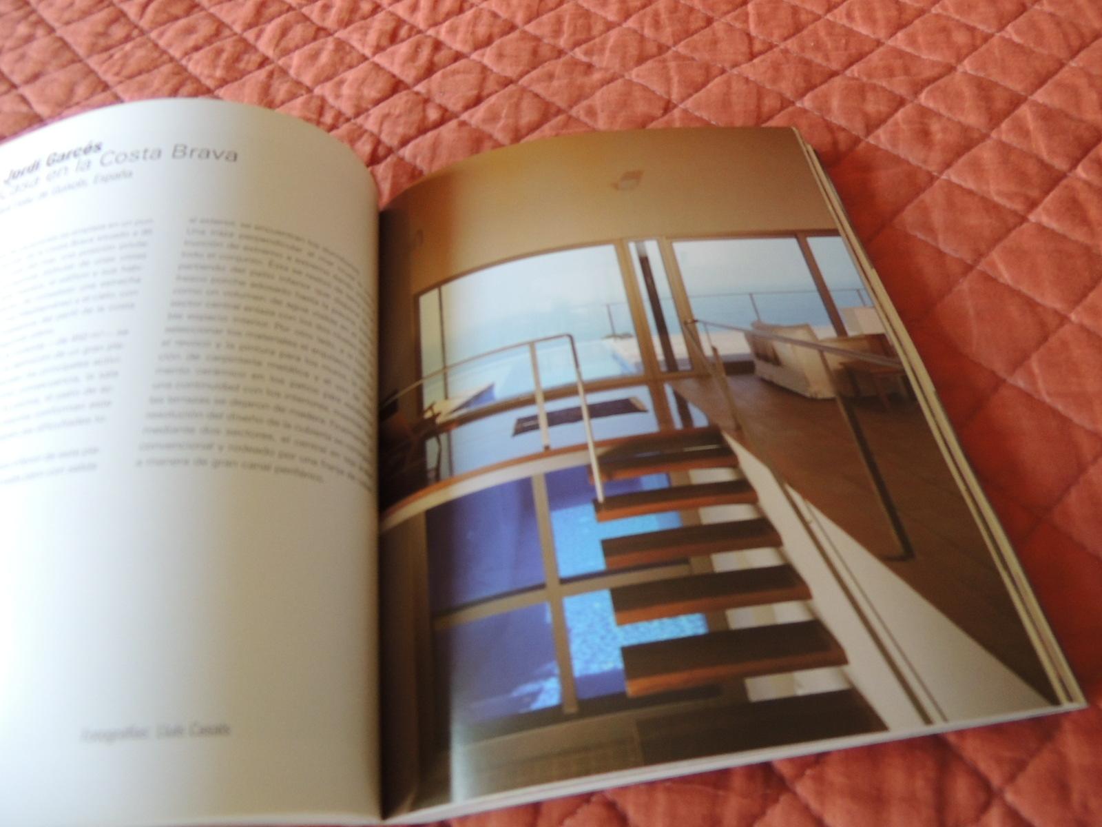 Modern Casas Nuevo Diseño de Interiores Softcover Decorating Book in Spanish