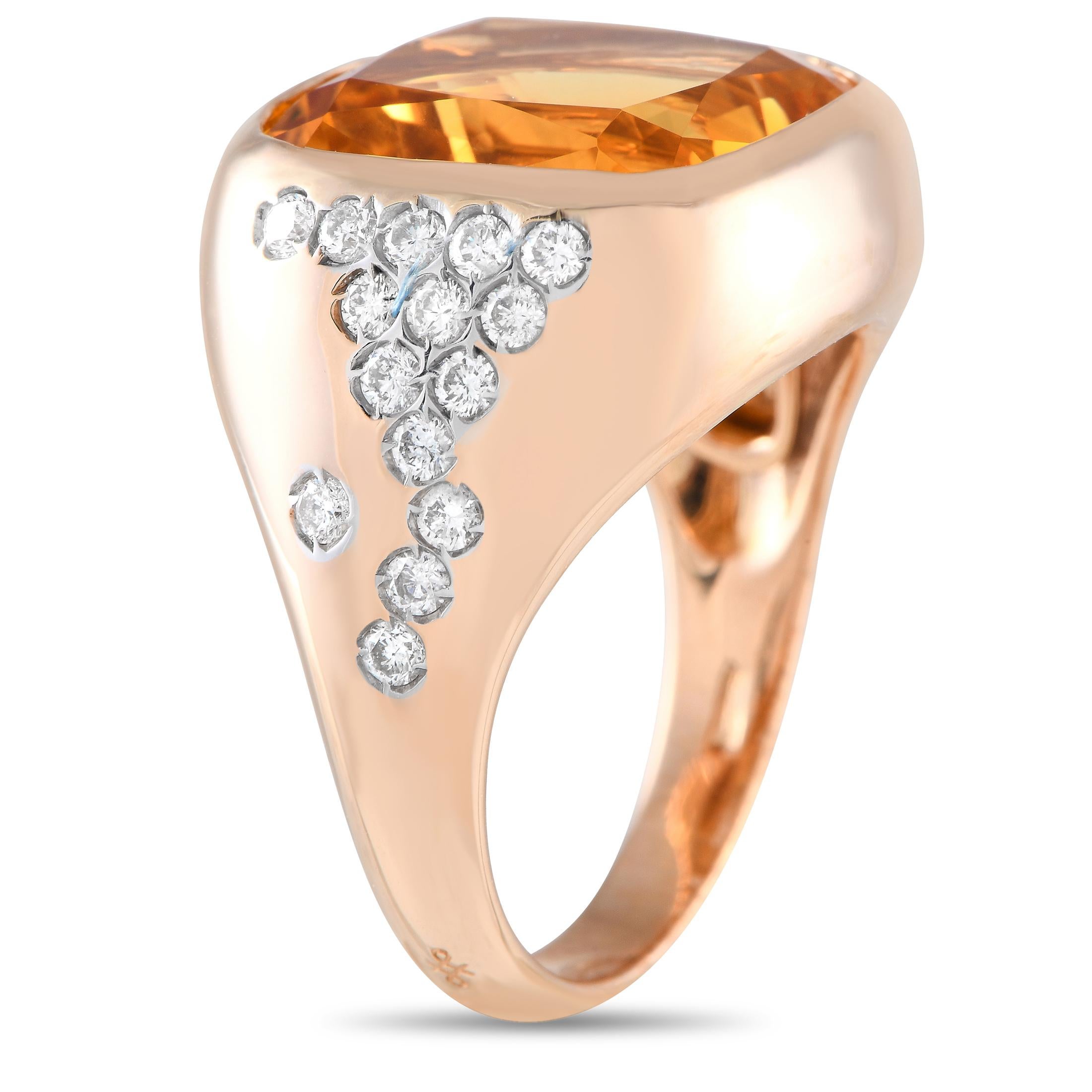 This Casato ring features a unique combination of colors, shapes, and materials. At the center of the gently curved 18K yellow gold setting, a square-cut citrine gemstone serves as a stunning focal point. A cluster of diamonds with a total weight of