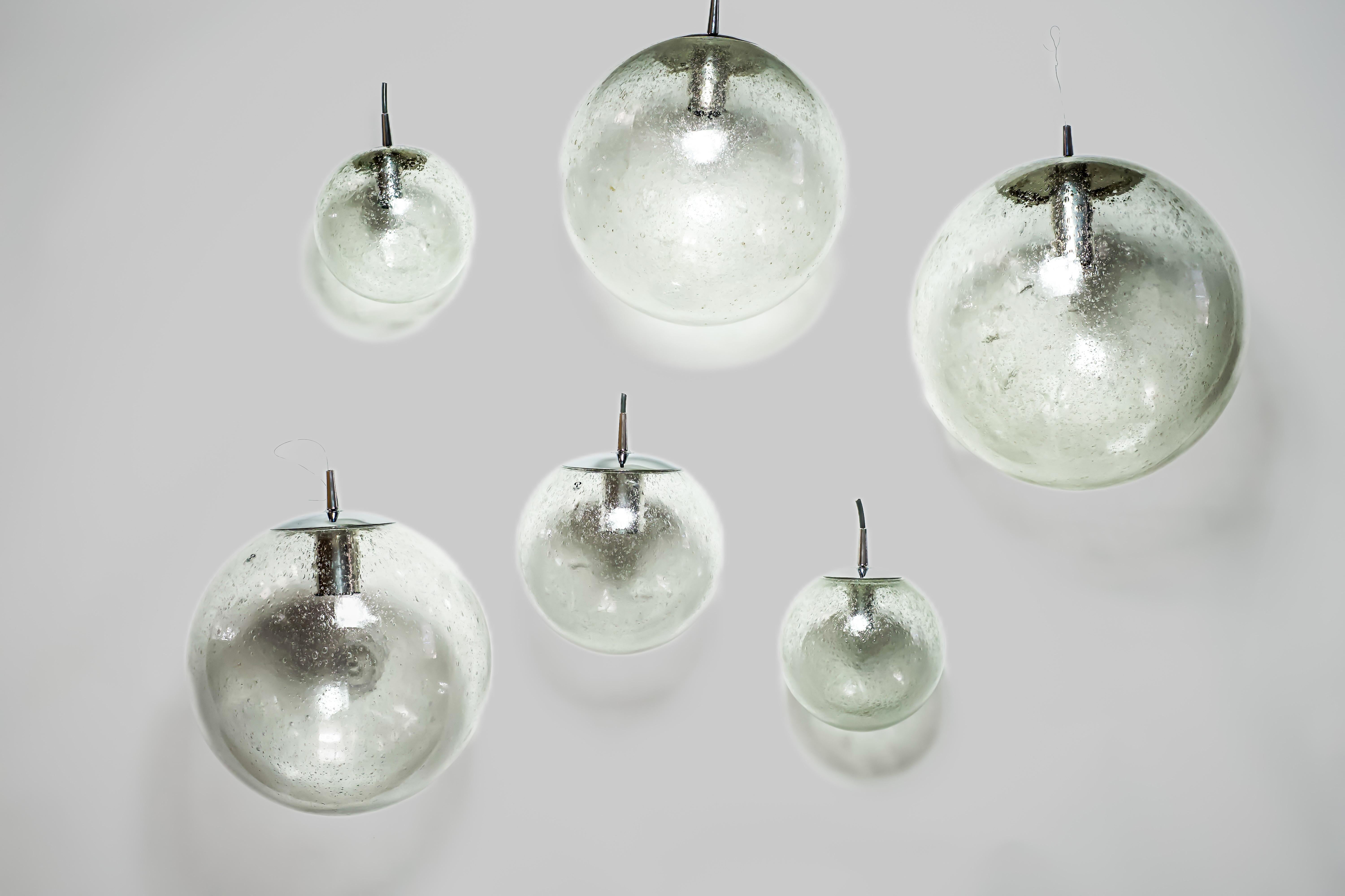 Austrian Cascade Chandelier BubbleGlass glass balls Kalmar/Putzler, 1960, Vienna, Austria For Sale