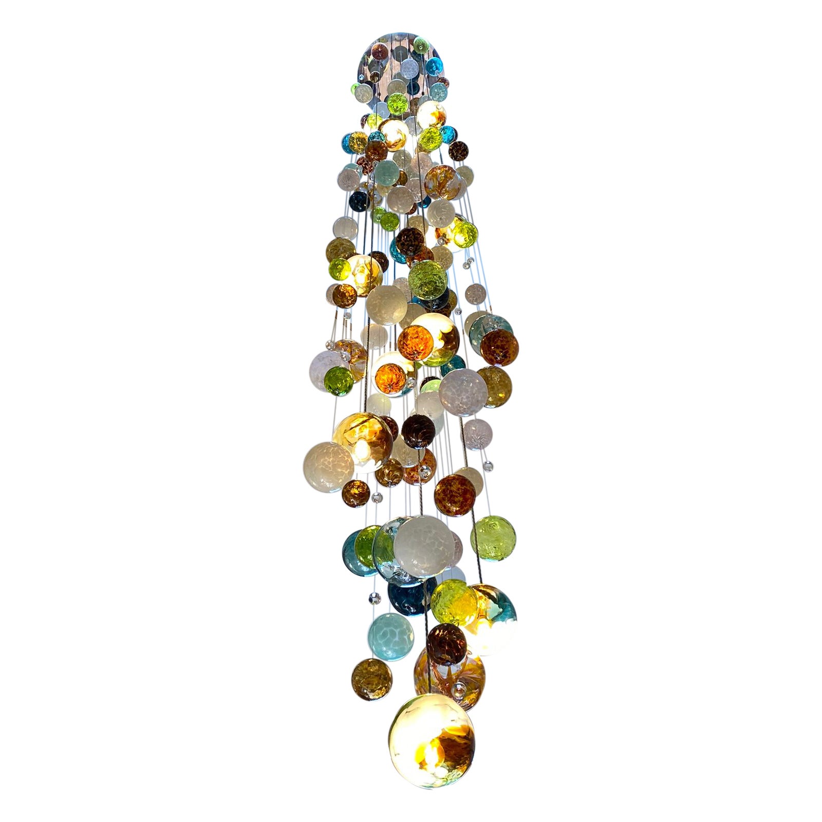 Lampadario Cascade di Roast con oltre 150 sfere di vetro soffiato individuali