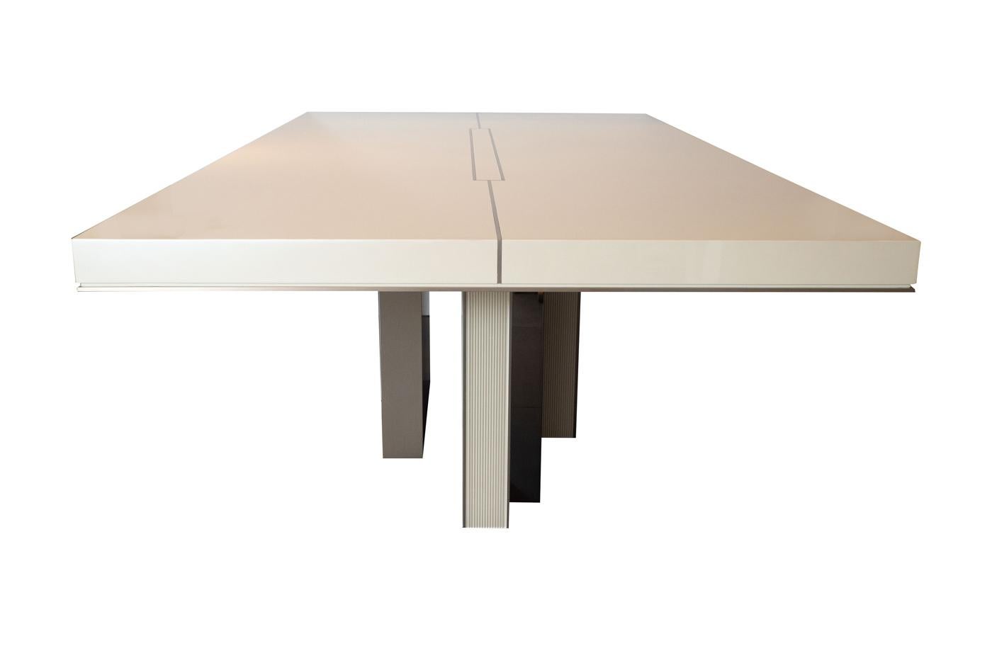 Cascade Dining Table In New Condition For Sale In New York, NY