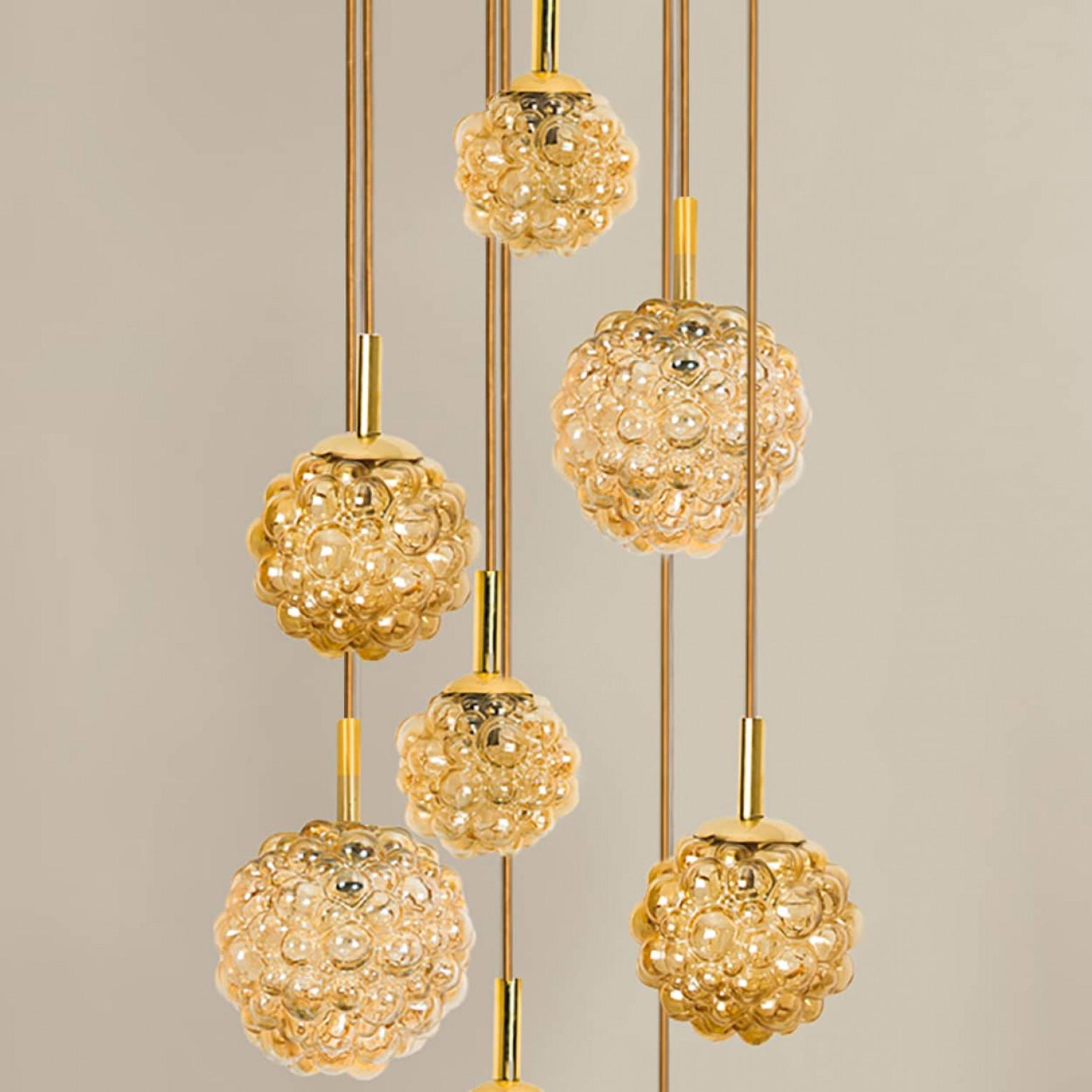 Luminaire Cascade avec huit pendentifs en verre bullé par Helena Tynell, Allemagne 1970 en vente 2