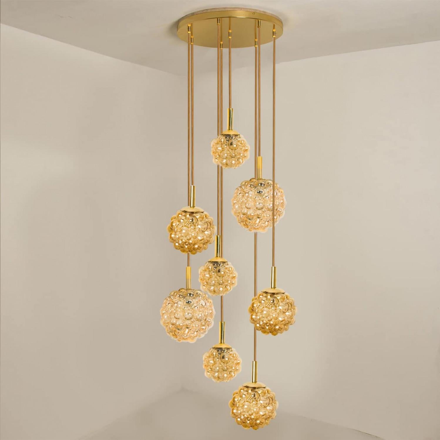 Luminaire Cascade avec huit pendentifs en verre bullé par Helena Tynell, Allemagne 1970 en vente 6