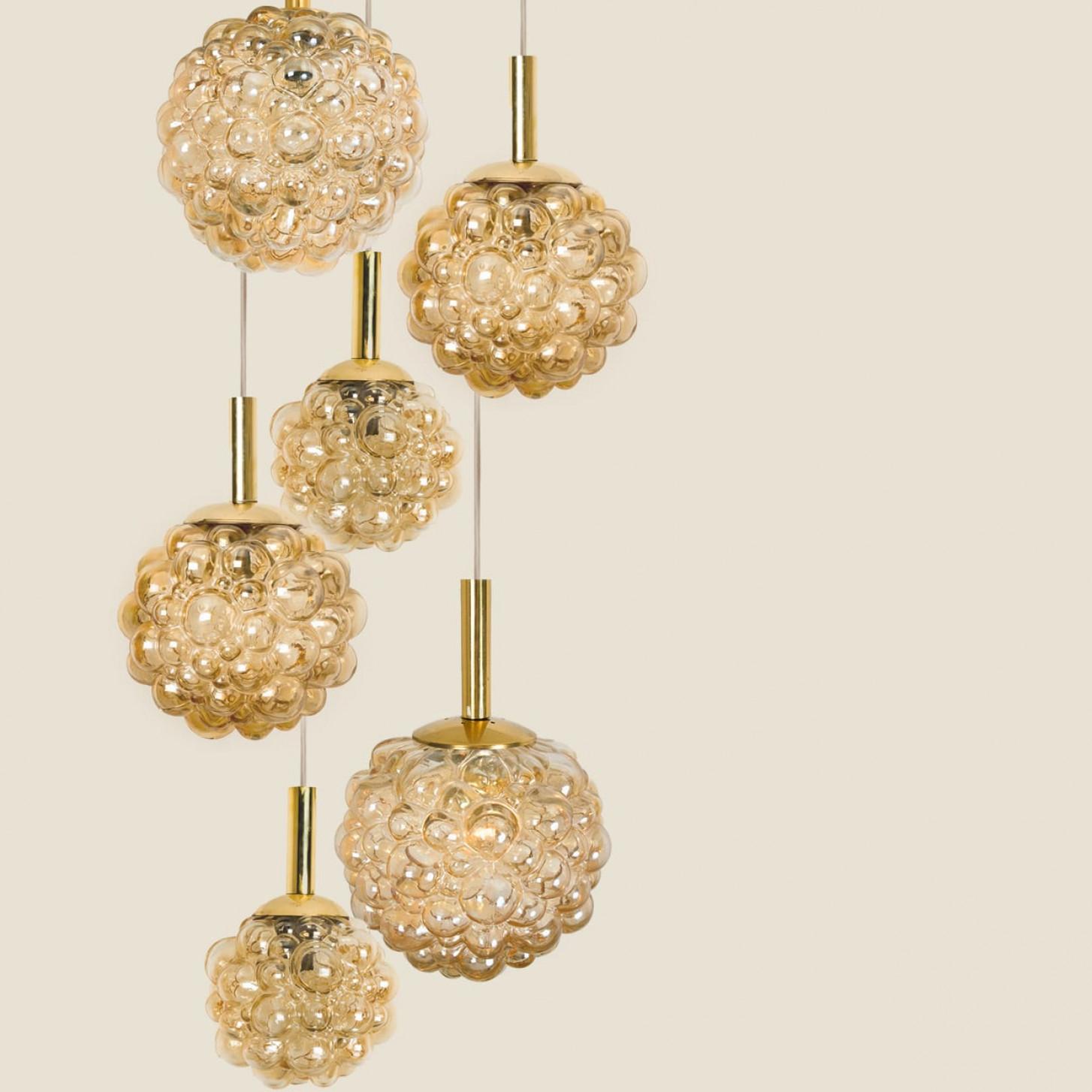 Fin du 20e siècle Luminaire Cascade avec huit pendentifs en verre bullé par Helena Tynell, Allemagne 1970 en vente