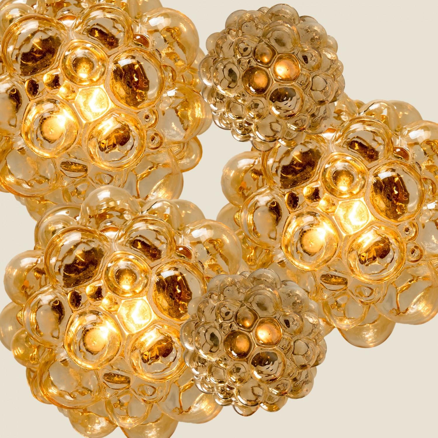 Cascade Fixture with Eight Bubbled Glass Pendants by Helena Tynell, Germany 1970 in vendita 1