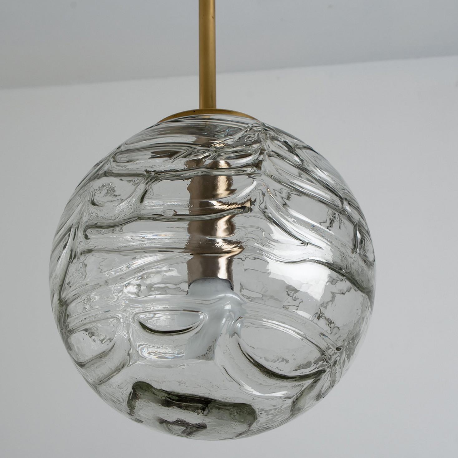 Milieu du XXe siècle Luminaire en cascade avec huit globes en verre de Murano, années 1960 en vente