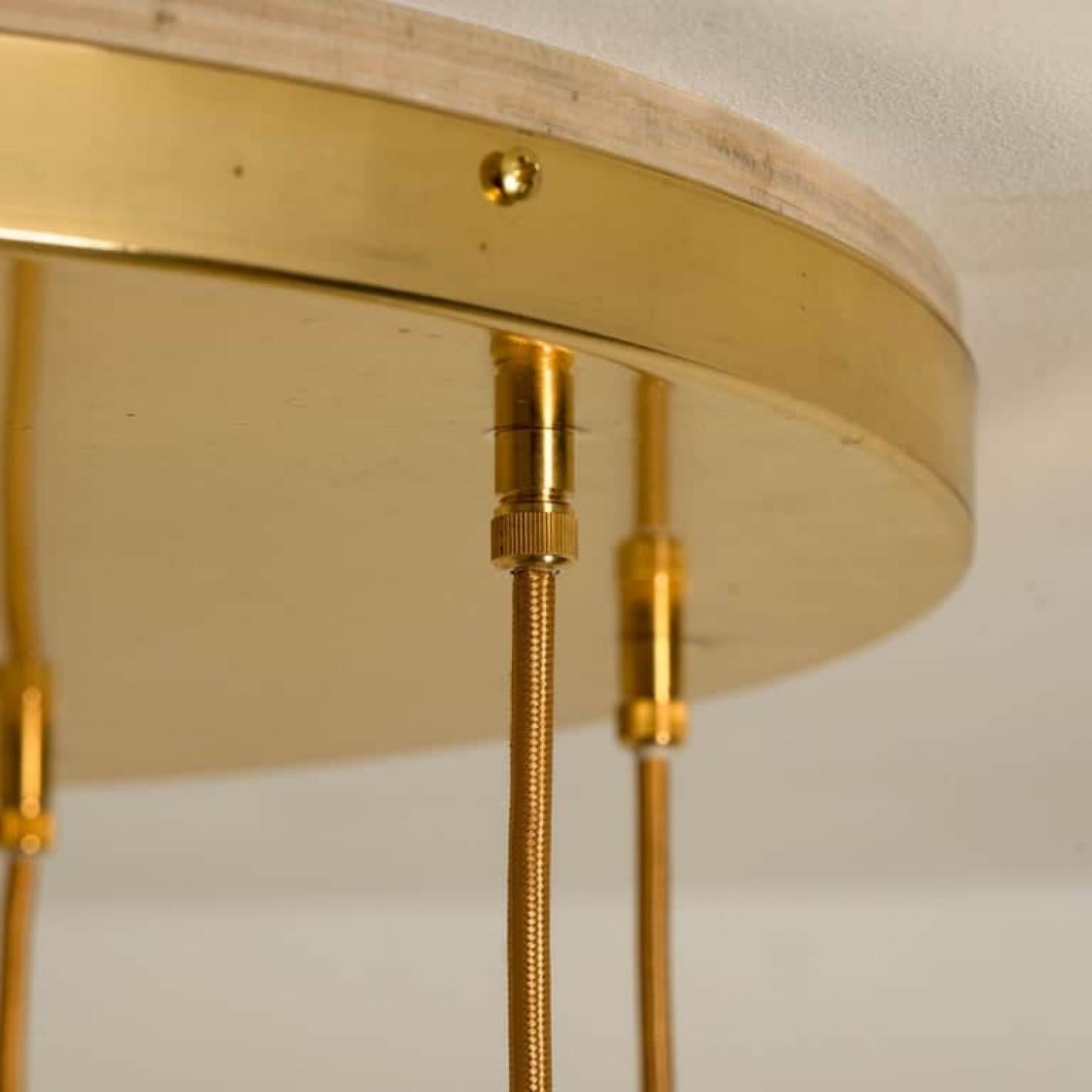 Luminaire en cascade avec huit globes fumés soufflés à la main par Glashütte, 1970 en vente 8