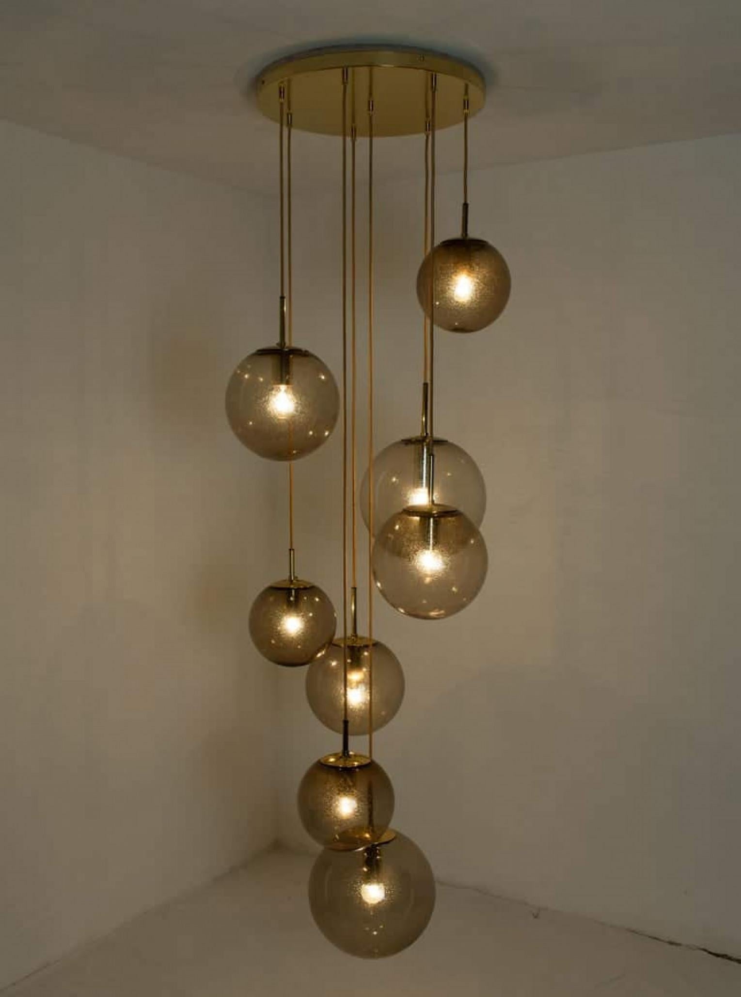 Cascade Fixture with Eight Smoked Hand Blown Globes by Glashütte, 1970s (Moderne der Mitte des Jahrhunderts) im Angebot