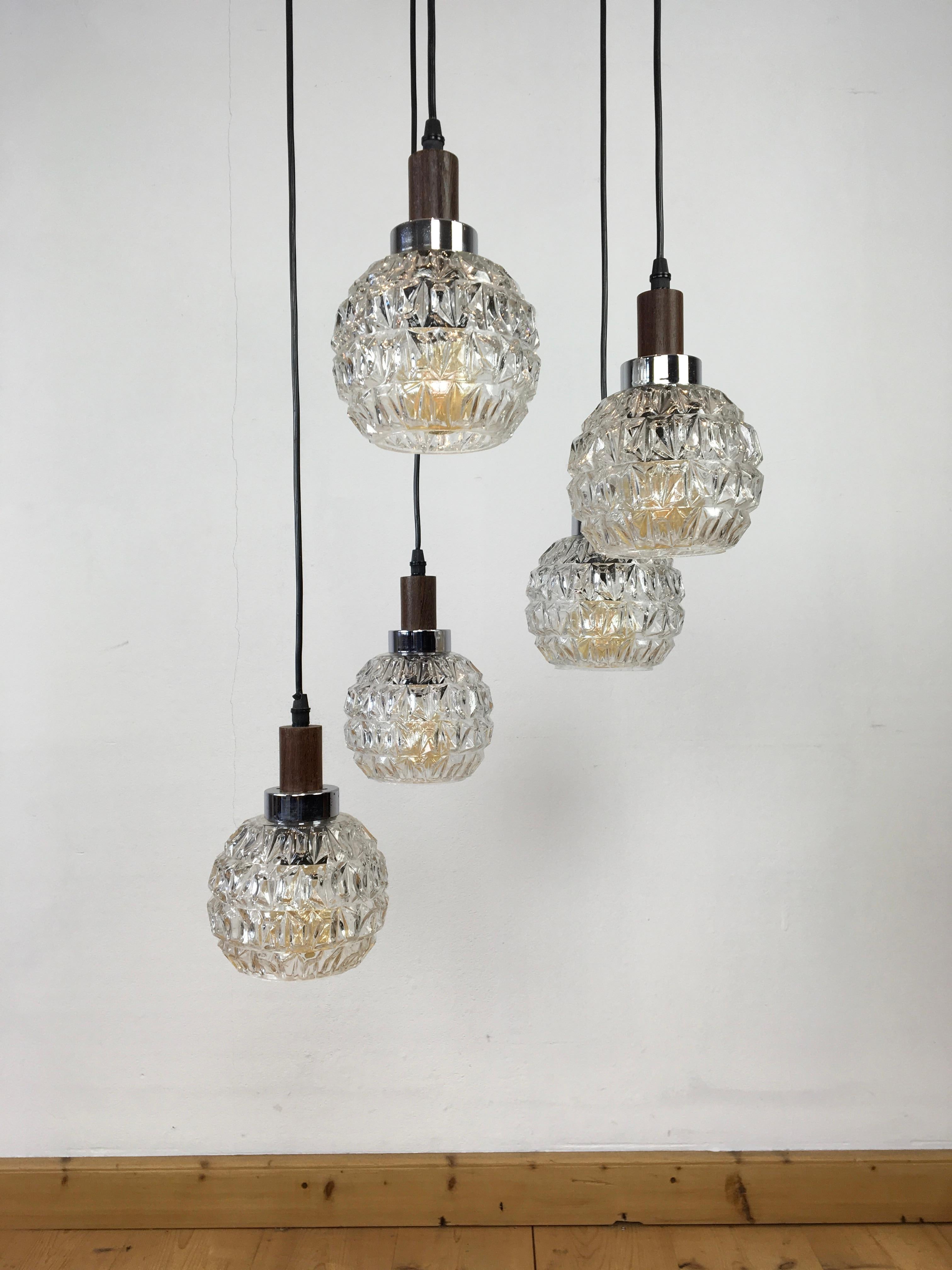 Cascade Lamp Pendant Light , 5 Globe Light In Good Condition In Retie, BE