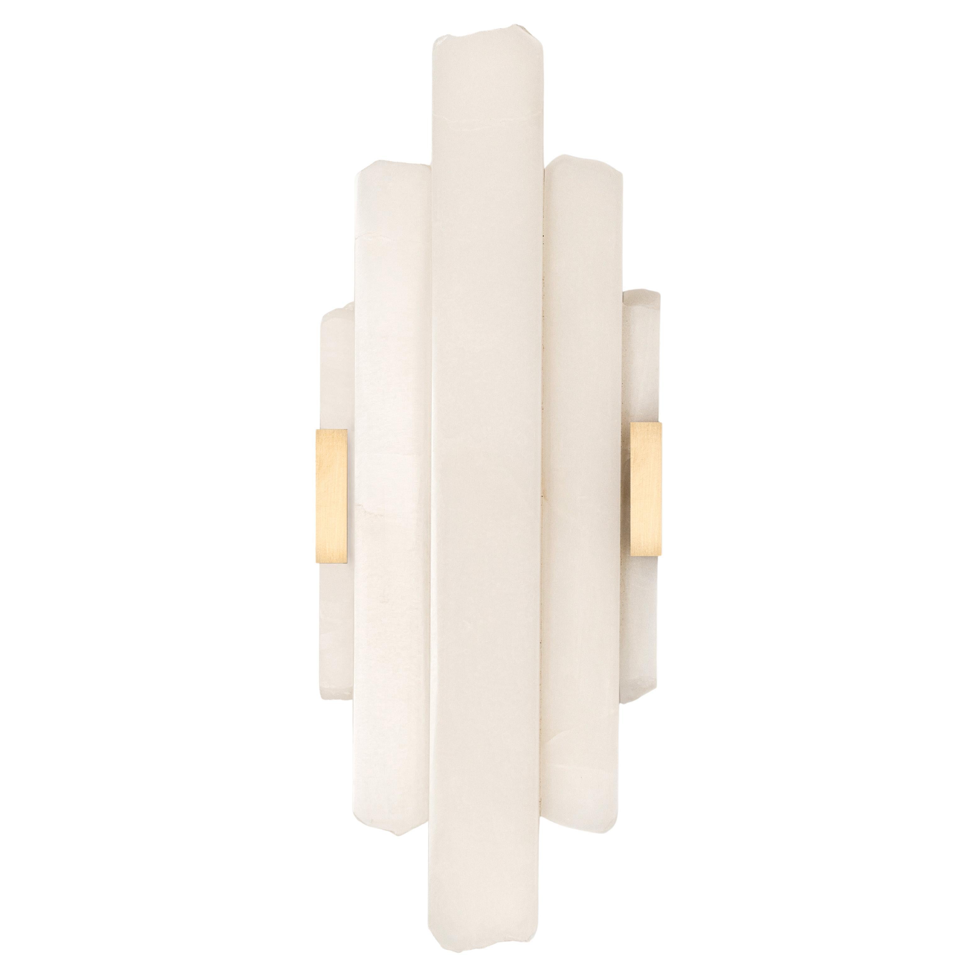 Composizione verticale, scultura luminosa in onice bianco sporco e ottone di Marie Jeunet in vendita