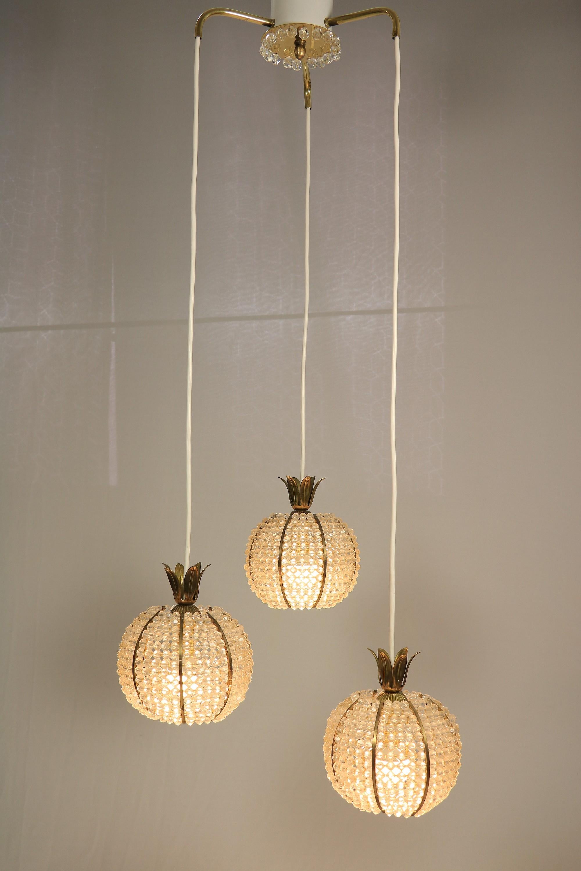 Lampada a sospensione Cascade di Emil Stejnar per Rupert Nikoll, Pineapple Design, anni '50 In condizioni ottime in vendita a Berlin, BE