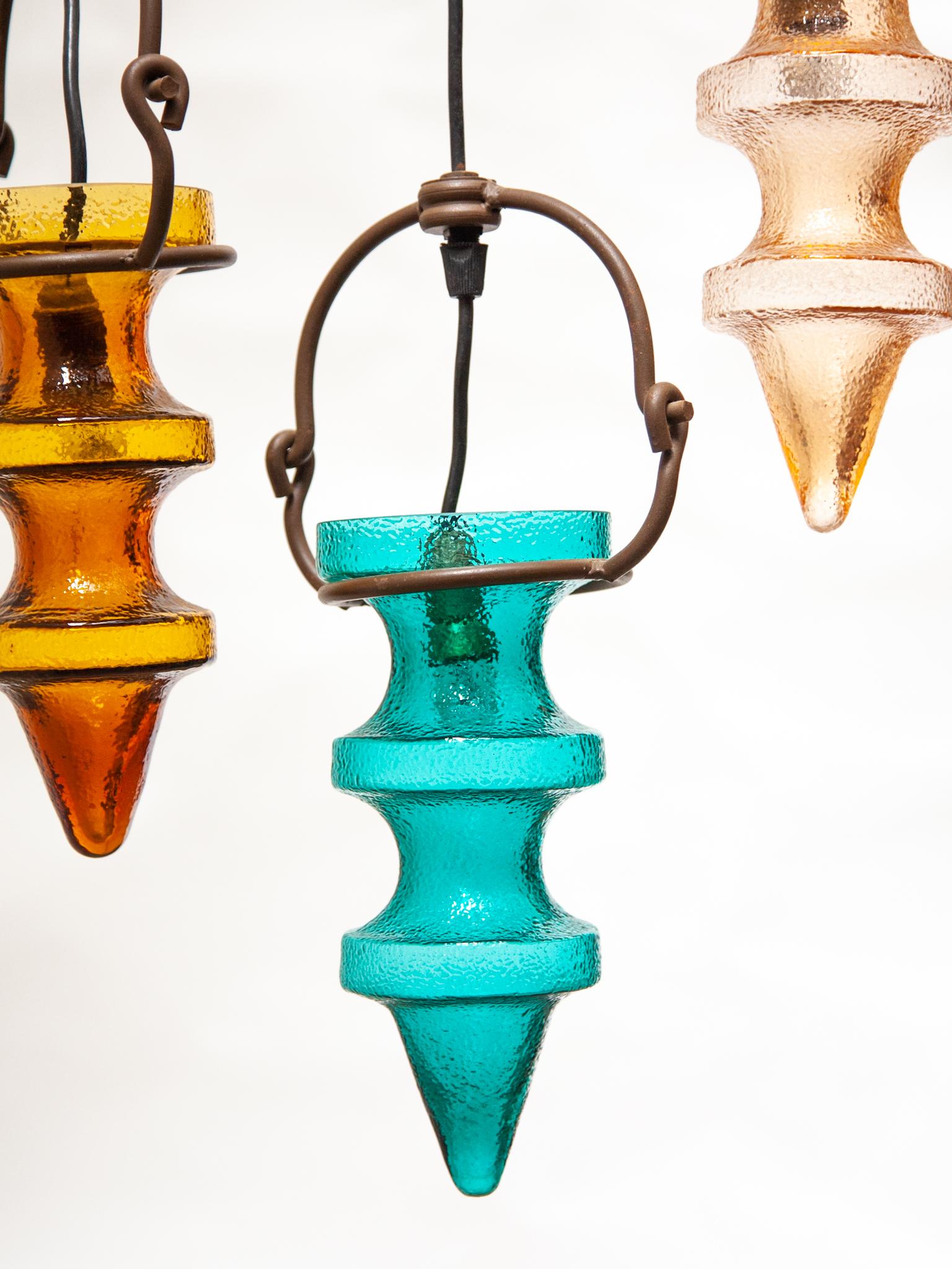 Cascade 'Stalaktiten' Kronleuchter aus farbigem Glas entworfen von Nanny Still für Raak im Zustand „Gut“ im Angebot in Antwerp, BE