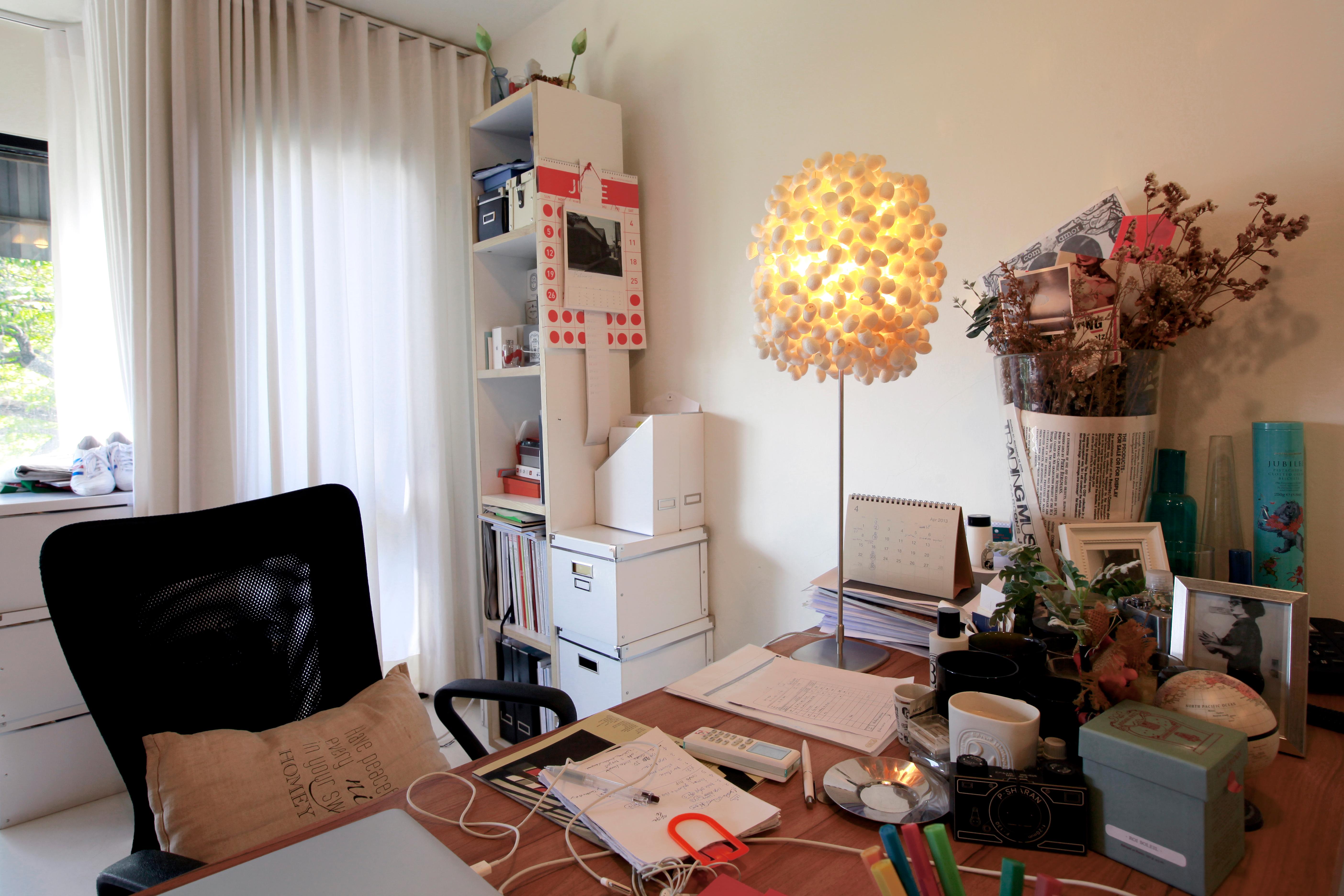 Cascadence 'Table' by Ango, Handcrafted Silk Cocoon Table Lamp In New Condition For Sale In Bangkok, TH