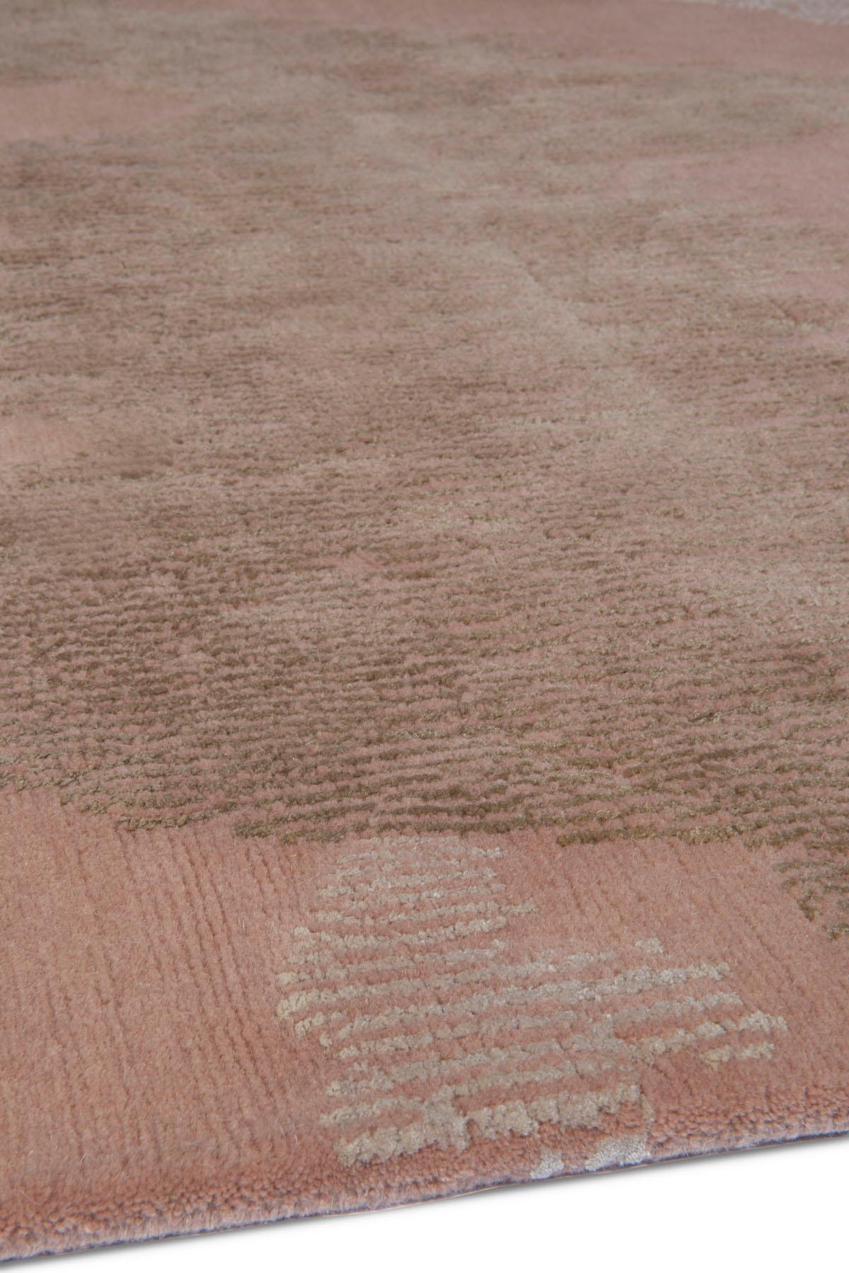 Handgeknüpfter Teppich aus kaskadiafarbener Ton von Kelly Wearstler (21. Jahrhundert und zeitgenössisch) im Angebot
