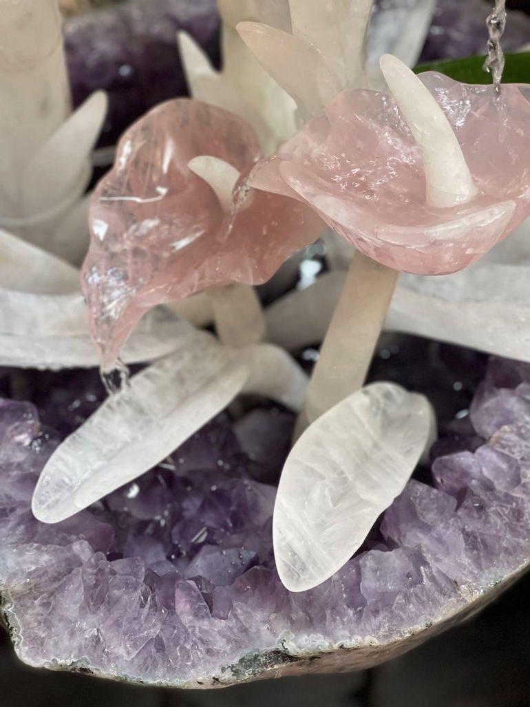 Fuente en cascada de amatista, cuarzo rosa y cristal de roca siglo XX en venta