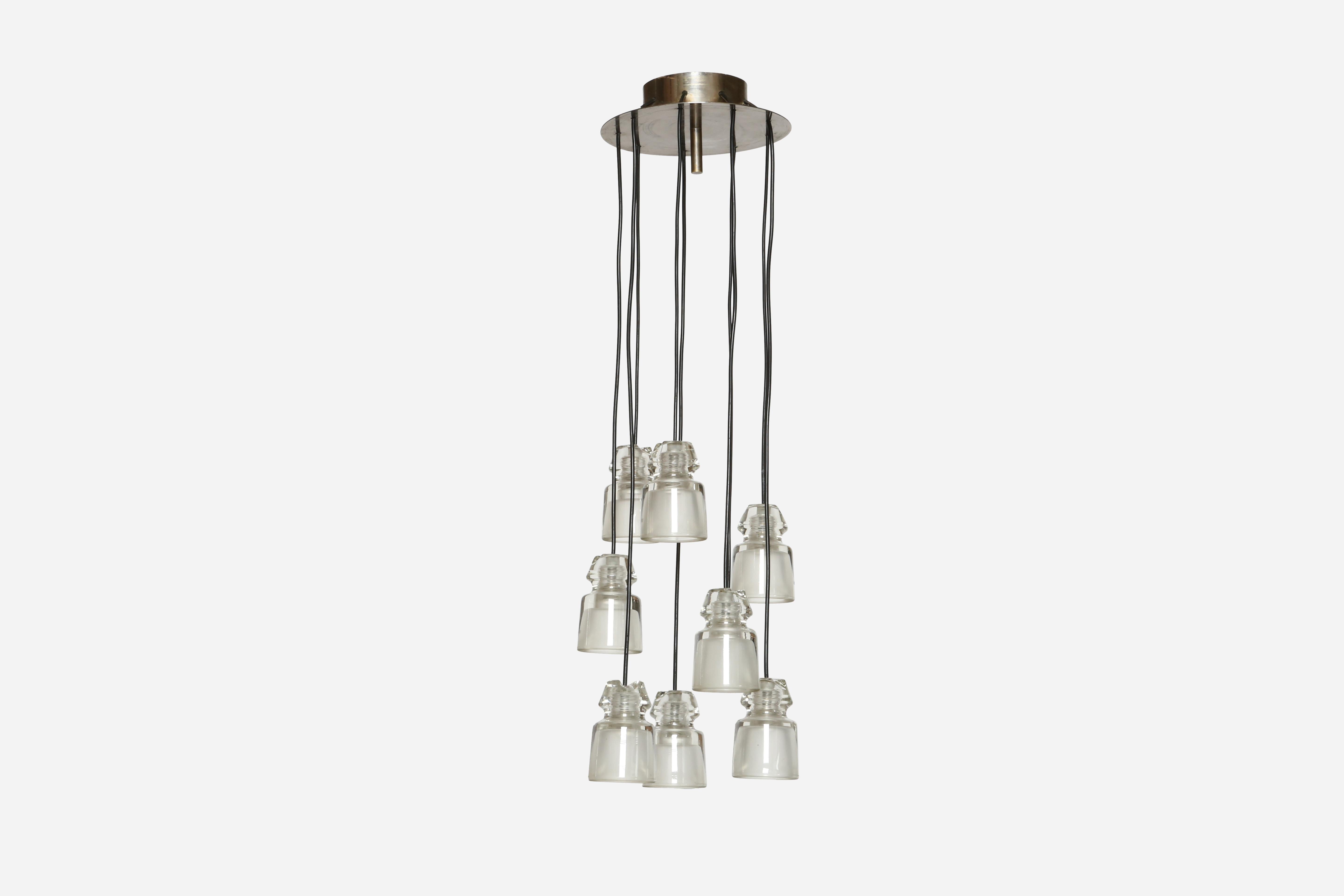 Cascading chandelier by Marco Zanuso for Oluce.
Model 6119.
Designed and manufactured in Italy in 1960s.
Crystal glass, nickel plated brass.
Rare and very impressive.
Nine sockets.
Complimentary US rewiring upon request.

At Illustris Lighting our