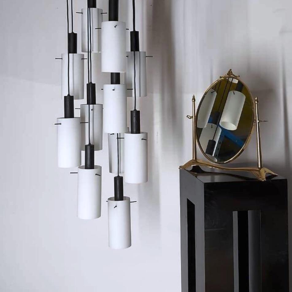 Lampadario a cascata con 12 lampade a sospensione attribuite  a Stilnovo, Italia anni '60 in vendita 4