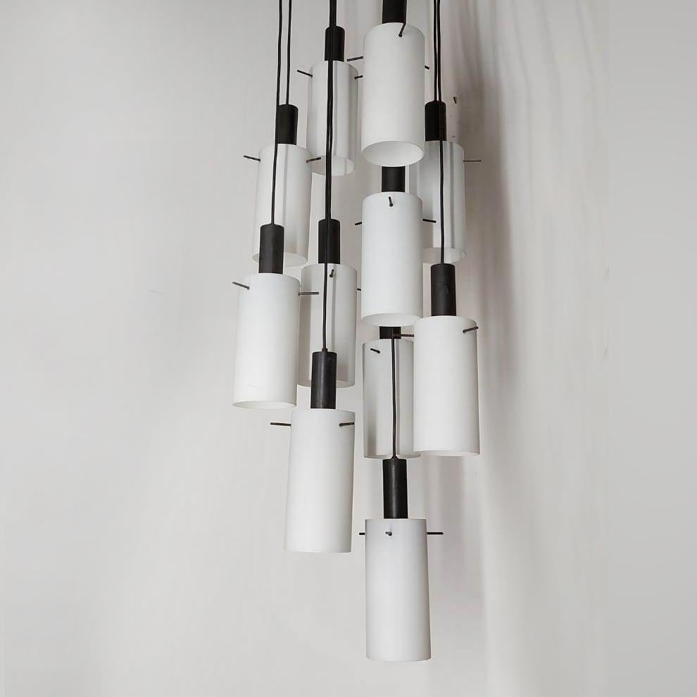 Lampadario a cascata con 12 lampade a sospensione attribuite  a Stilnovo, Italia anni '60 in vendita 5
